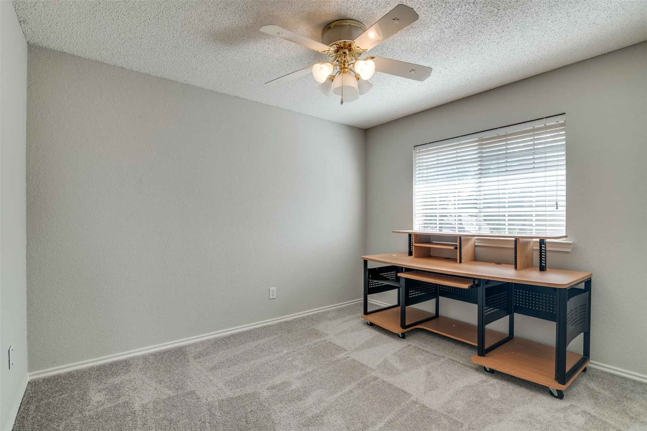 Single Family Residence For Rent in Denton County , 2916 Renaissance Circle, Dallas, Texas 75287, 3 Bedroom, 3 Bathroom, 2 Garage spaces, 1,704 Sqft, built in 1991, mls#21382695, Real Estate Agent in Dallas, Homes For Rent in Denton county, Homes For Rent in Dallas, Realtor in Dallas Texas, Real Estate Brokerage Independent Realty Texas, Luminita Cordes Realtor