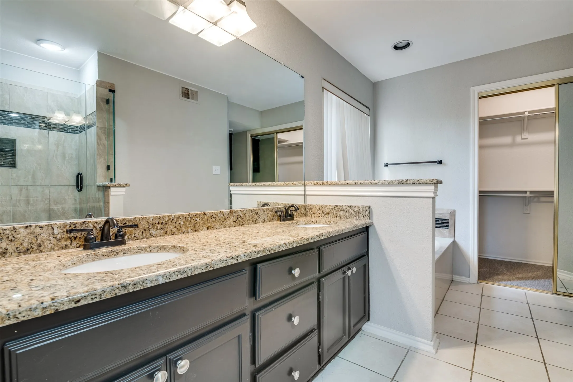 Single Family Residence For Rent in Denton County , 2916 Renaissance Circle, Dallas, Texas 75287, 3 Bedroom, 3 Bathroom, 2 Garage spaces, 1,704 Sqft, built in 1991, mls#21382695, Real Estate Agent in Dallas, Homes For Rent in Denton county, Homes For Rent in Dallas, Realtor in Dallas Texas, Real Estate Brokerage Independent Realty Texas, Luminita Cordes Realtor