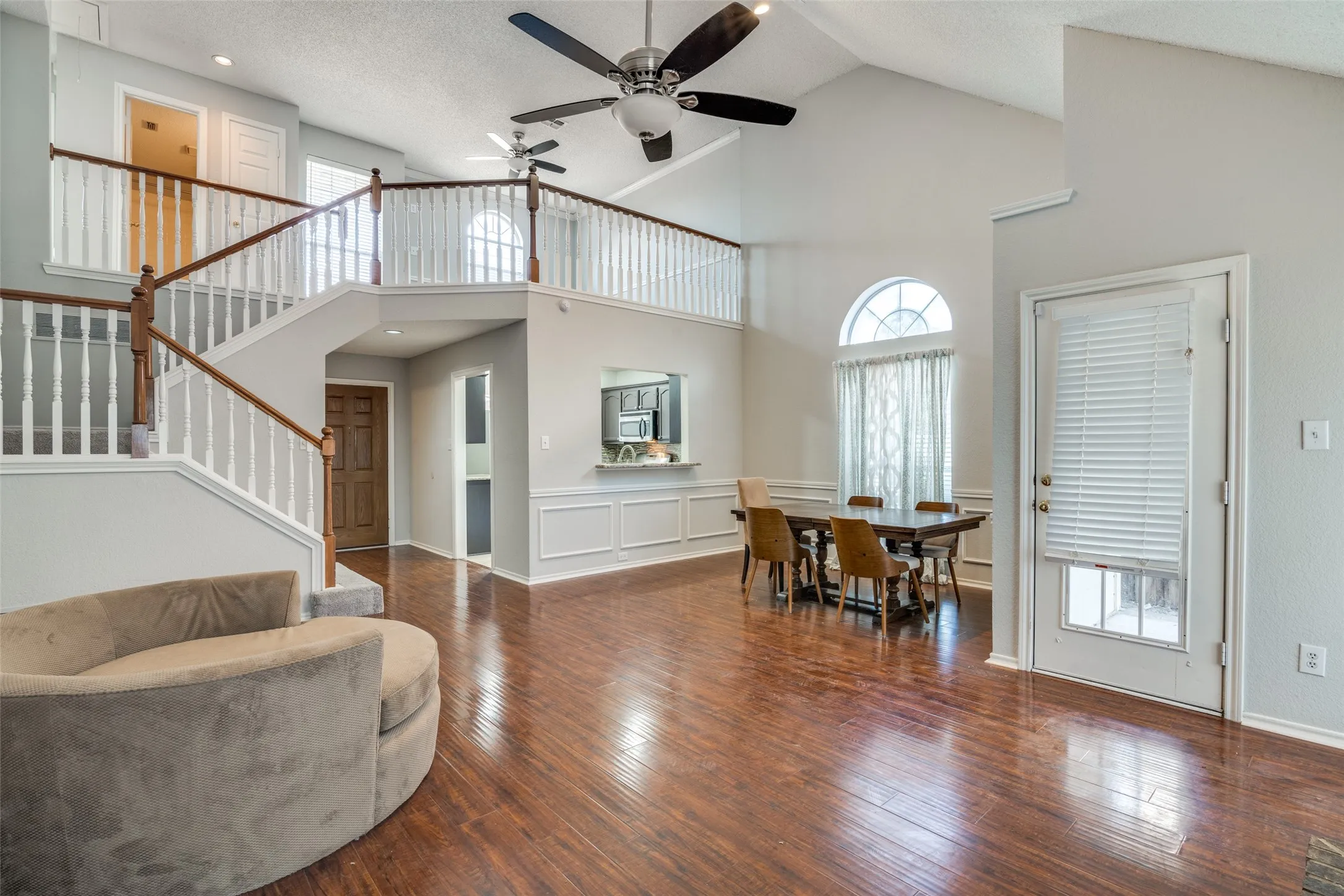 Single Family Residence For Rent in Denton County , 2916 Renaissance Circle, Dallas, Texas 75287, 3 Bedroom, 3 Bathroom, 2 Garage spaces, 1,704 Sqft, built in 1991, mls#21382695, Real Estate Agent in Dallas, Homes For Rent in Denton county, Homes For Rent in Dallas, Realtor in Dallas Texas, Real Estate Brokerage Independent Realty Texas, Luminita Cordes Realtor