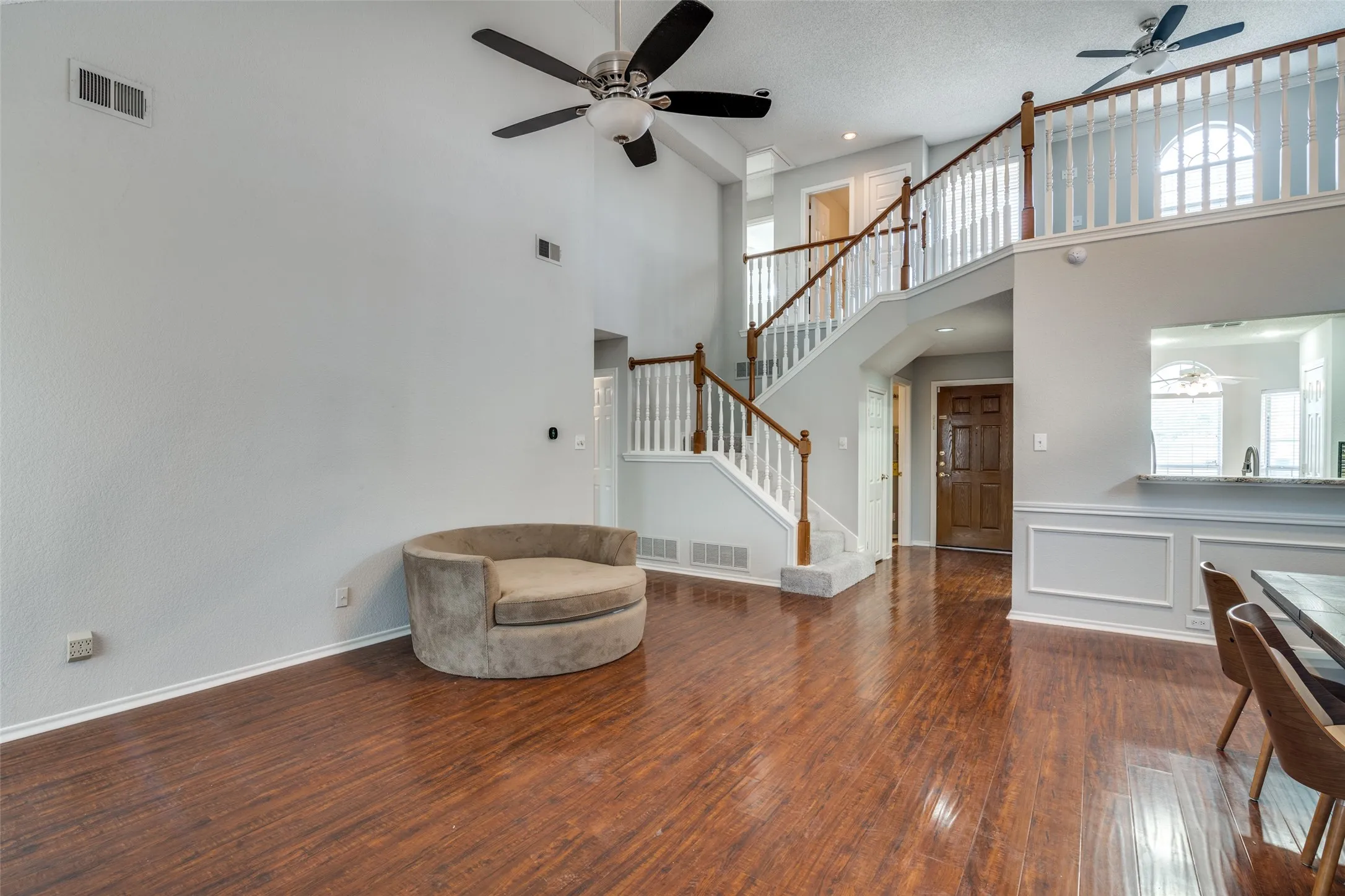 Single Family Residence For Rent in Denton County , 2916 Renaissance Circle, Dallas, Texas 75287, 3 Bedroom, 3 Bathroom, 2 Garage spaces, 1,704 Sqft, built in 1991, mls#21382695, Real Estate Agent in Dallas, Homes For Rent in Denton county, Homes For Rent in Dallas, Realtor in Dallas Texas, Real Estate Brokerage Independent Realty Texas, Luminita Cordes Realtor