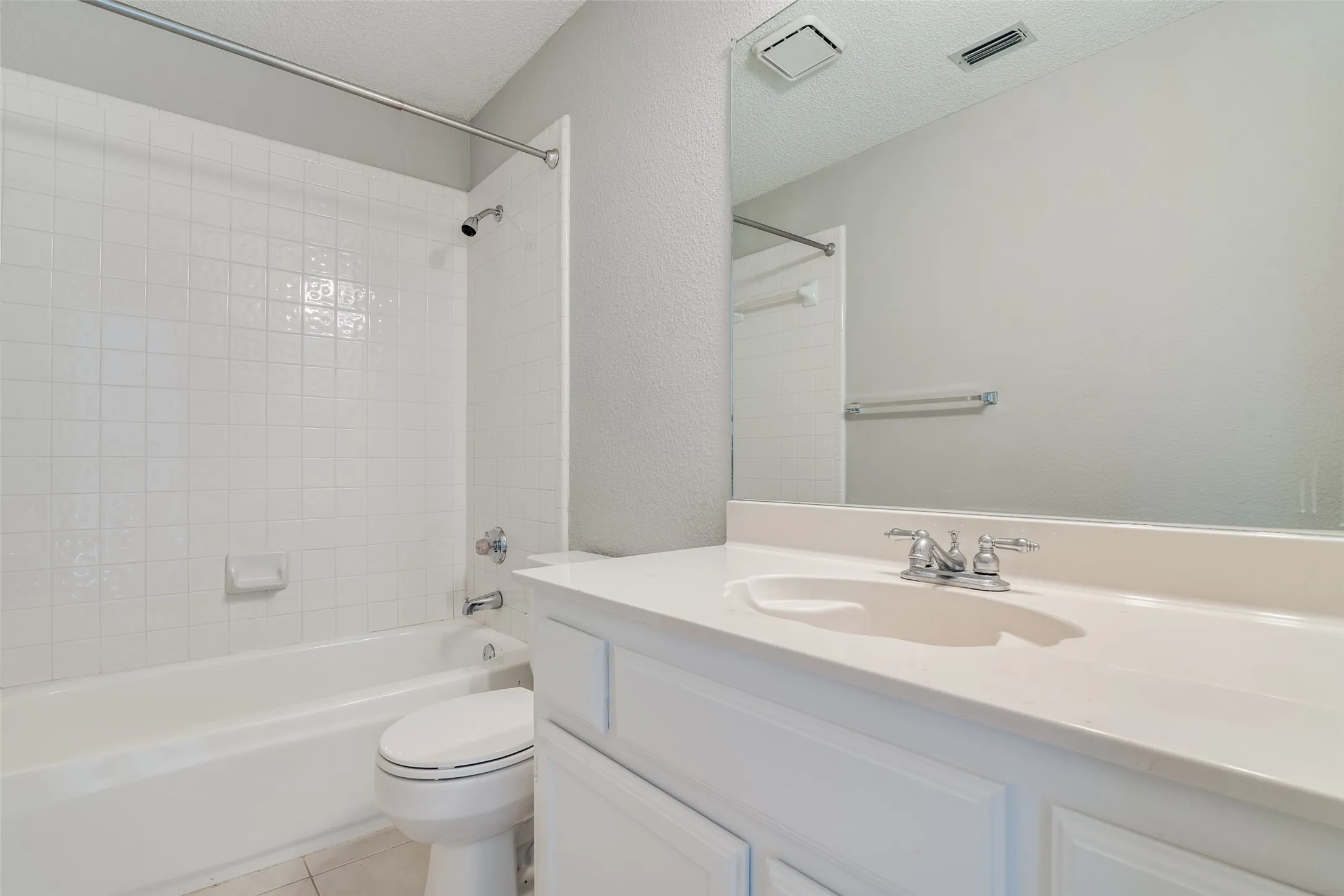 Single Family Residence For Rent in Denton County , 2916 Renaissance Circle, Dallas, Texas 75287, 3 Bedroom, 3 Bathroom, 2 Garage spaces, 1,704 Sqft, built in 1991, mls#21382695, Real Estate Agent in Dallas, Homes For Rent in Denton county, Homes For Rent in Dallas, Realtor in Dallas Texas, Real Estate Brokerage Independent Realty Texas, Luminita Cordes Realtor