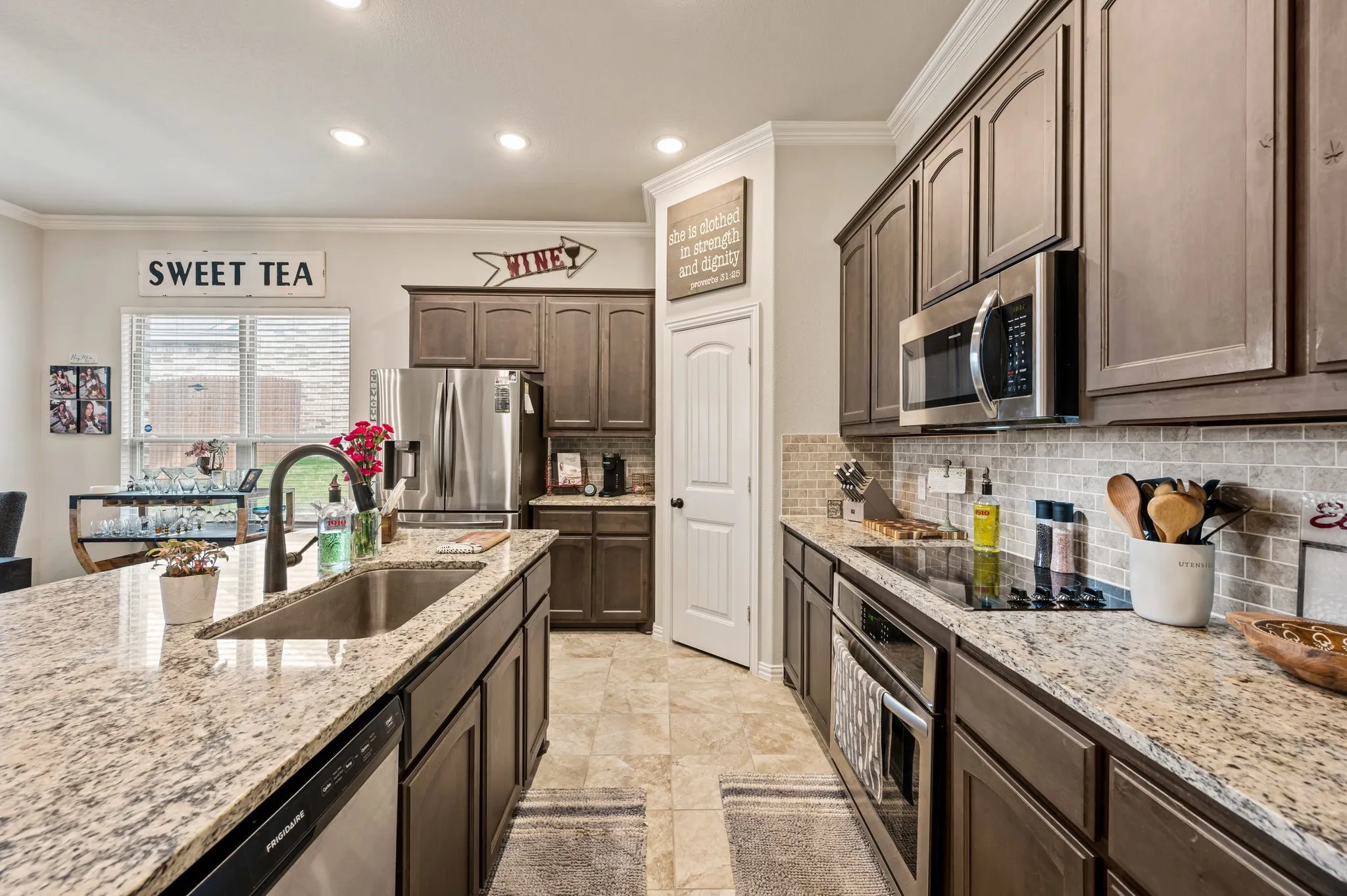 Single Family Residence For Sale in Parker County , 1504 Shindig Court, Weatherford, Texas 76087, 3 Bedroom, 2 Bathroom, 2 Garage spaces, 2,003 Sqft, built in 2020, mls#21382646, Real Estate Agent in Weatherford, Homes For Sale in Parker county, Homes For Sale in Weatherford, Realtor in Weatherford Texas, Real Estate Brokerage Independent Realty Texas, Luminita Cordes Realtor