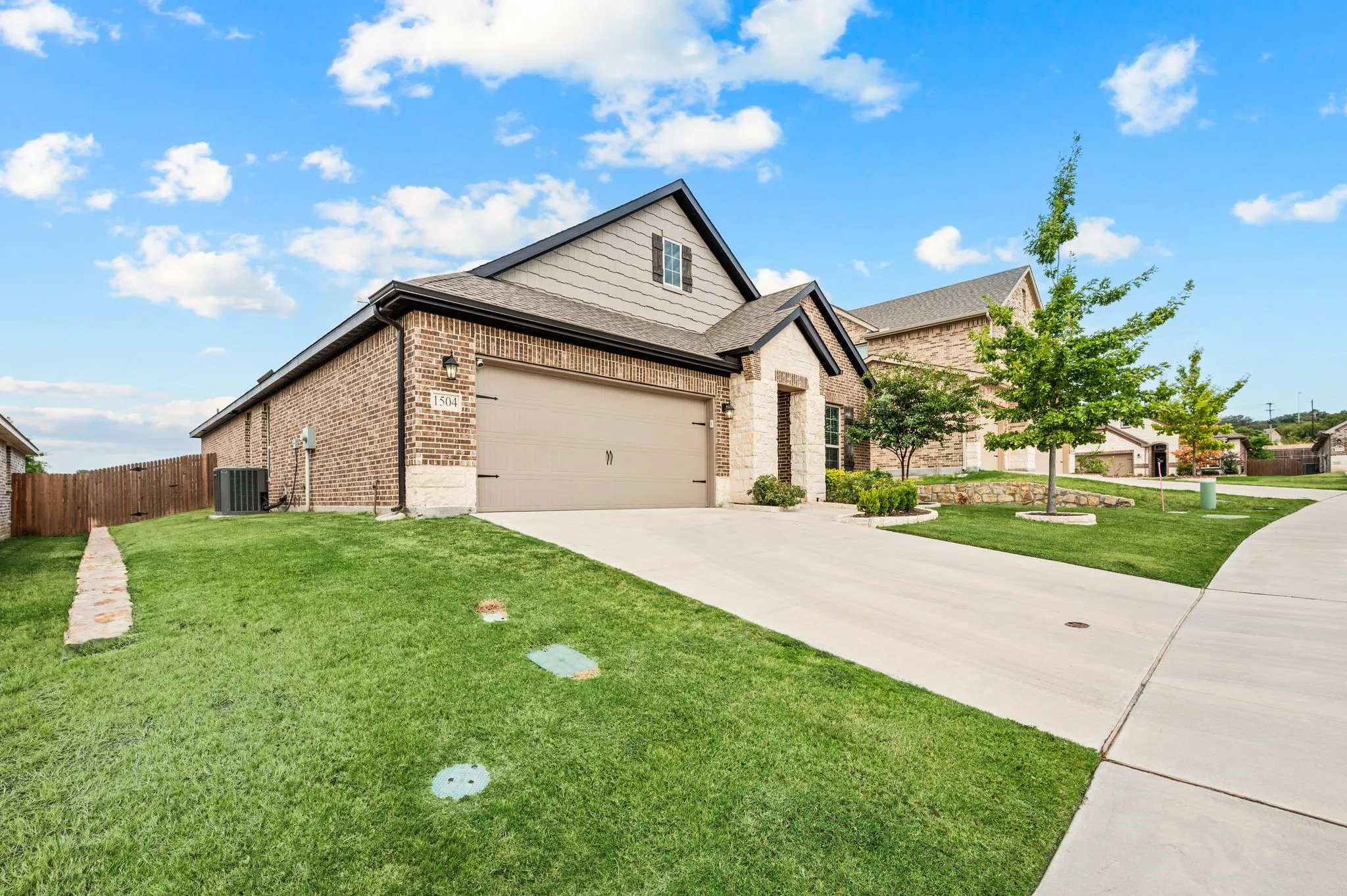 Single Family Residence For Sale in Parker County , 1504 Shindig Court, Weatherford, Texas 76087, 3 Bedroom, 2 Bathroom, 2 Garage spaces, 2,003 Sqft, built in 2020, mls#21382646, Real Estate Agent in Weatherford, Homes For Sale in Parker county, Homes For Sale in Weatherford, Realtor in Weatherford Texas, Real Estate Brokerage Independent Realty Texas, Luminita Cordes Realtor