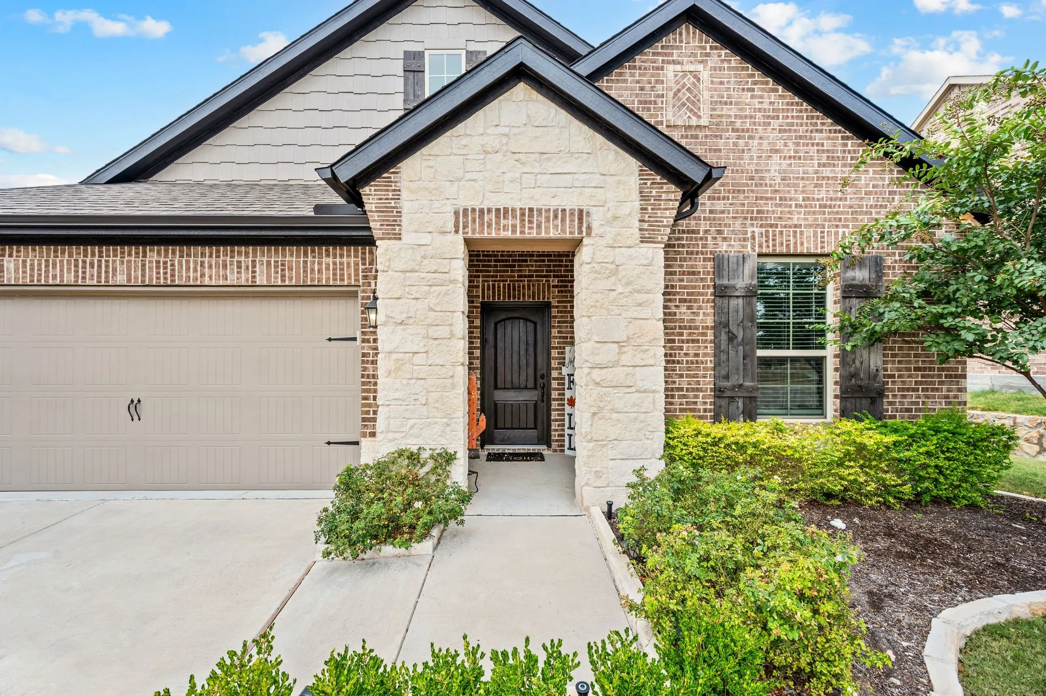 Single Family Residence For Sale in Parker County , 1504 Shindig Court, Weatherford, Texas 76087, 3 Bedroom, 2 Bathroom, 2 Garage spaces, 2,003 Sqft, built in 2020, mls#21382646, Real Estate Agent in Weatherford, Homes For Sale in Parker county, Homes For Sale in Weatherford, Realtor in Weatherford Texas, Real Estate Brokerage Independent Realty Texas, Luminita Cordes Realtor