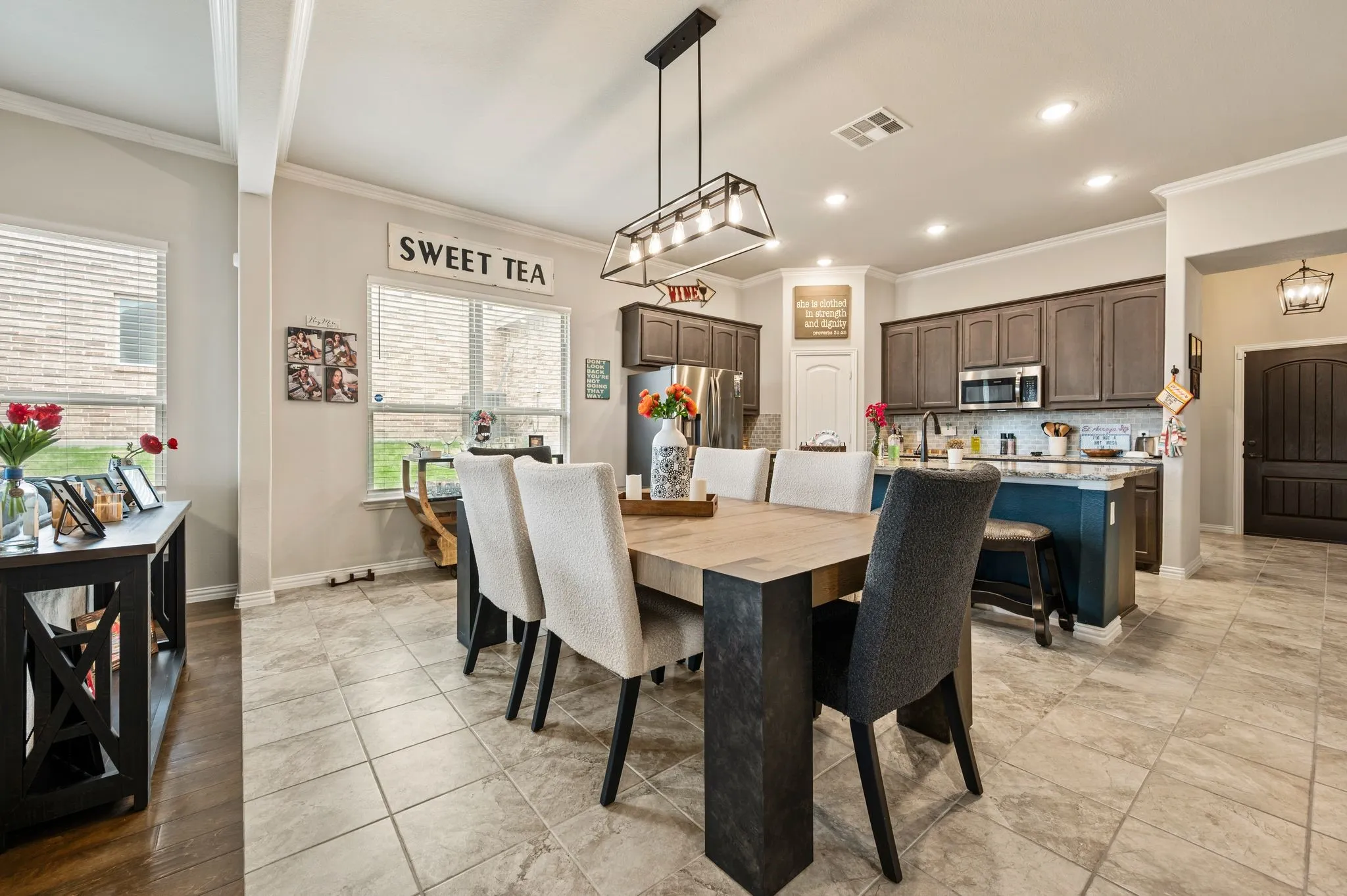 Single Family Residence For Sale in Parker County , 1504 Shindig Court, Weatherford, Texas 76087, 3 Bedroom, 2 Bathroom, 2 Garage spaces, 2,003 Sqft, built in 2020, mls#21382646, Real Estate Agent in Weatherford, Homes For Sale in Parker county, Homes For Sale in Weatherford, Realtor in Weatherford Texas, Real Estate Brokerage Independent Realty Texas, Luminita Cordes Realtor