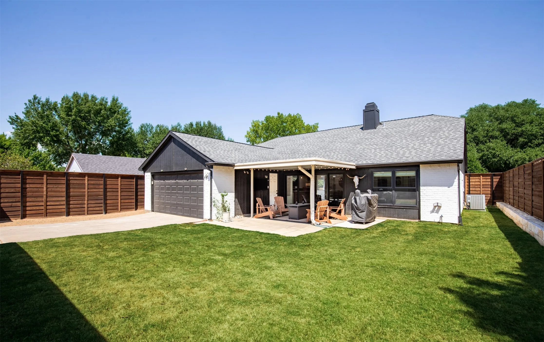 Single Family Residence For Sale in Denton County , 2941 Downing Street, Flower Mound, Texas 75028, 4 Bedroom, 2 Bathroom, 2 Garage spaces, 1,895 Sqft, built in 1986, mls#21381869, Real Estate Agent in Flower Mound, Homes For Sale in Denton county, Homes For Sale in Flower Mound, Realtor in Flower Mound Texas, Real Estate Brokerage Independent Realty Texas, Luminita Cordes Realtor
