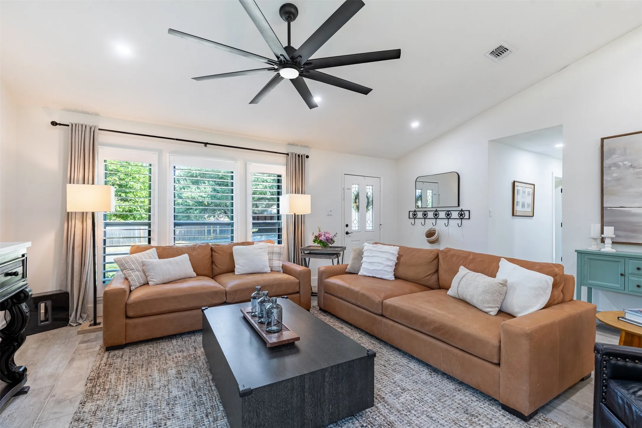 Single Family Residence For Sale in Denton County , 2941 Downing Street, Flower Mound, Texas 75028, 4 Bedroom, 2 Bathroom, 2 Garage spaces, 1,895 Sqft, built in 1986, mls#21381869, Real Estate Agent in Flower Mound, Homes For Sale in Denton county, Homes For Sale in Flower Mound, Realtor in Flower Mound Texas, Real Estate Brokerage Independent Realty Texas, Luminita Cordes Realtor