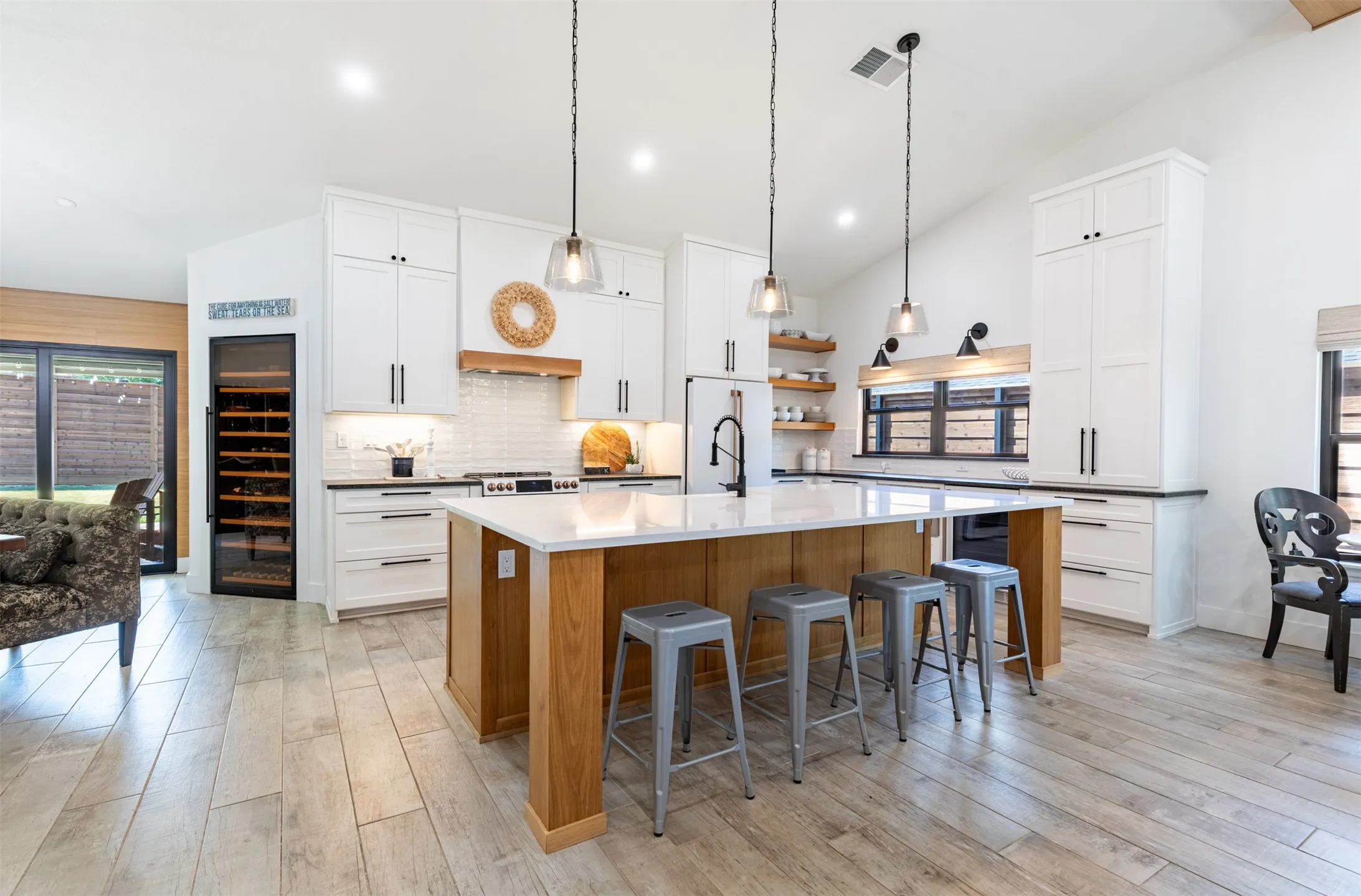 Single Family Residence For Sale in Denton County , 2941 Downing Street, Flower Mound, Texas 75028, 4 Bedroom, 2 Bathroom, 2 Garage spaces, 1,895 Sqft, built in 1986, mls#21381869, Real Estate Agent in Flower Mound, Homes For Sale in Denton county, Homes For Sale in Flower Mound, Realtor in Flower Mound Texas, Real Estate Brokerage Independent Realty Texas, Luminita Cordes Realtor