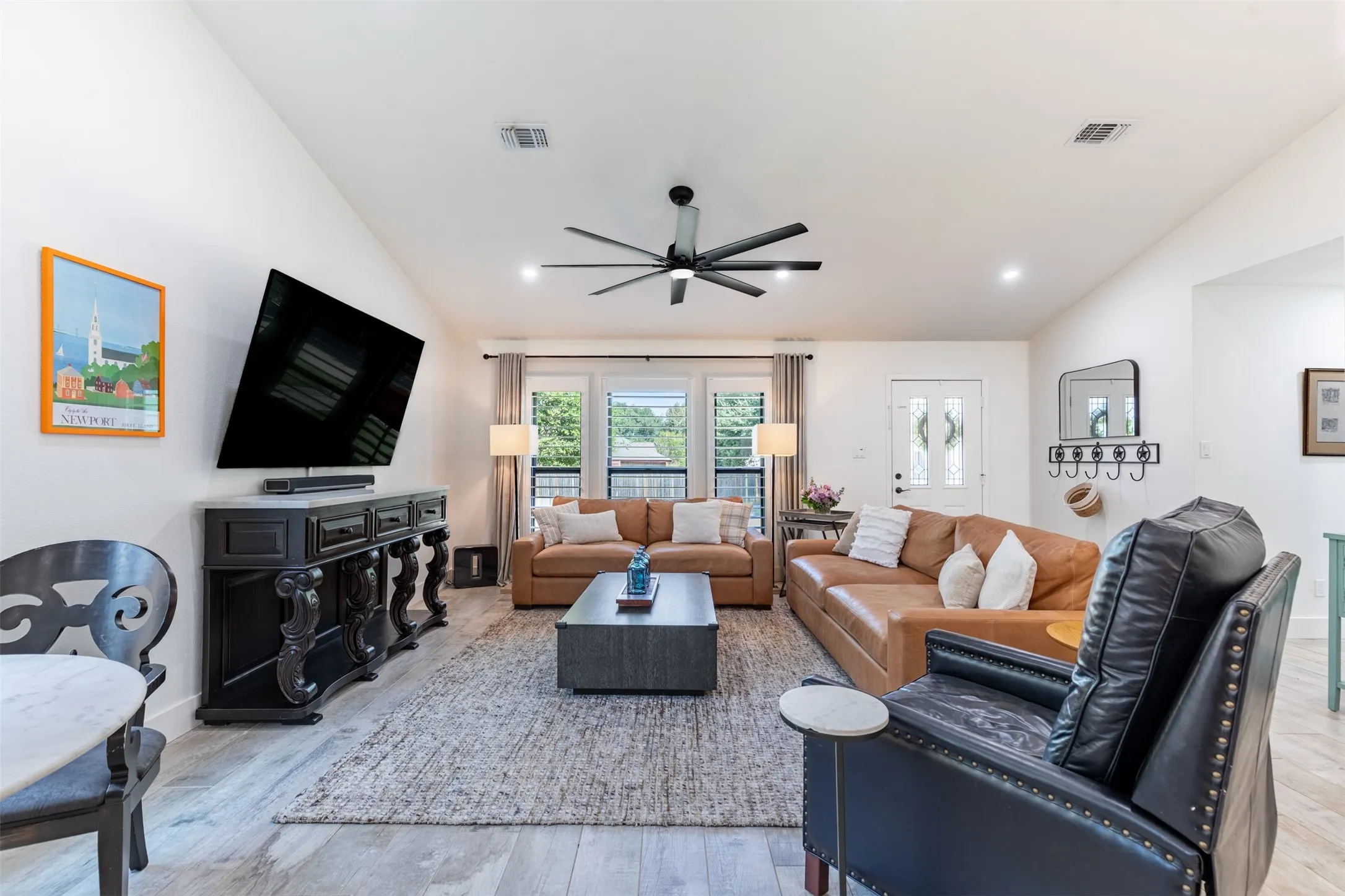 Single Family Residence For Sale in Denton County , 2941 Downing Street, Flower Mound, Texas 75028, 4 Bedroom, 2 Bathroom, 2 Garage spaces, 1,895 Sqft, built in 1986, mls#21381869, Real Estate Agent in Flower Mound, Homes For Sale in Denton county, Homes For Sale in Flower Mound, Realtor in Flower Mound Texas, Real Estate Brokerage Independent Realty Texas, Luminita Cordes Realtor