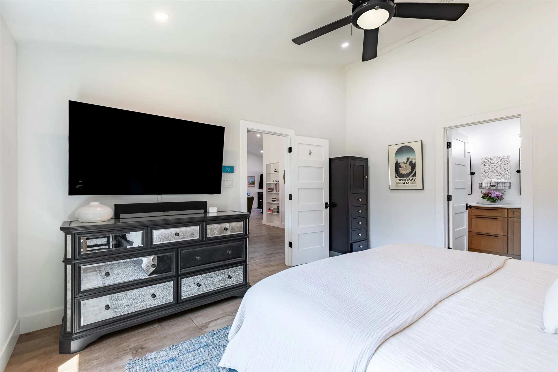 Single Family Residence For Sale in Denton County , 2941 Downing Street, Flower Mound, Texas 75028, 4 Bedroom, 2 Bathroom, 2 Garage spaces, 1,895 Sqft, built in 1986, mls#21381869, Real Estate Agent in Flower Mound, Homes For Sale in Denton county, Homes For Sale in Flower Mound, Realtor in Flower Mound Texas, Real Estate Brokerage Independent Realty Texas, Luminita Cordes Realtor
