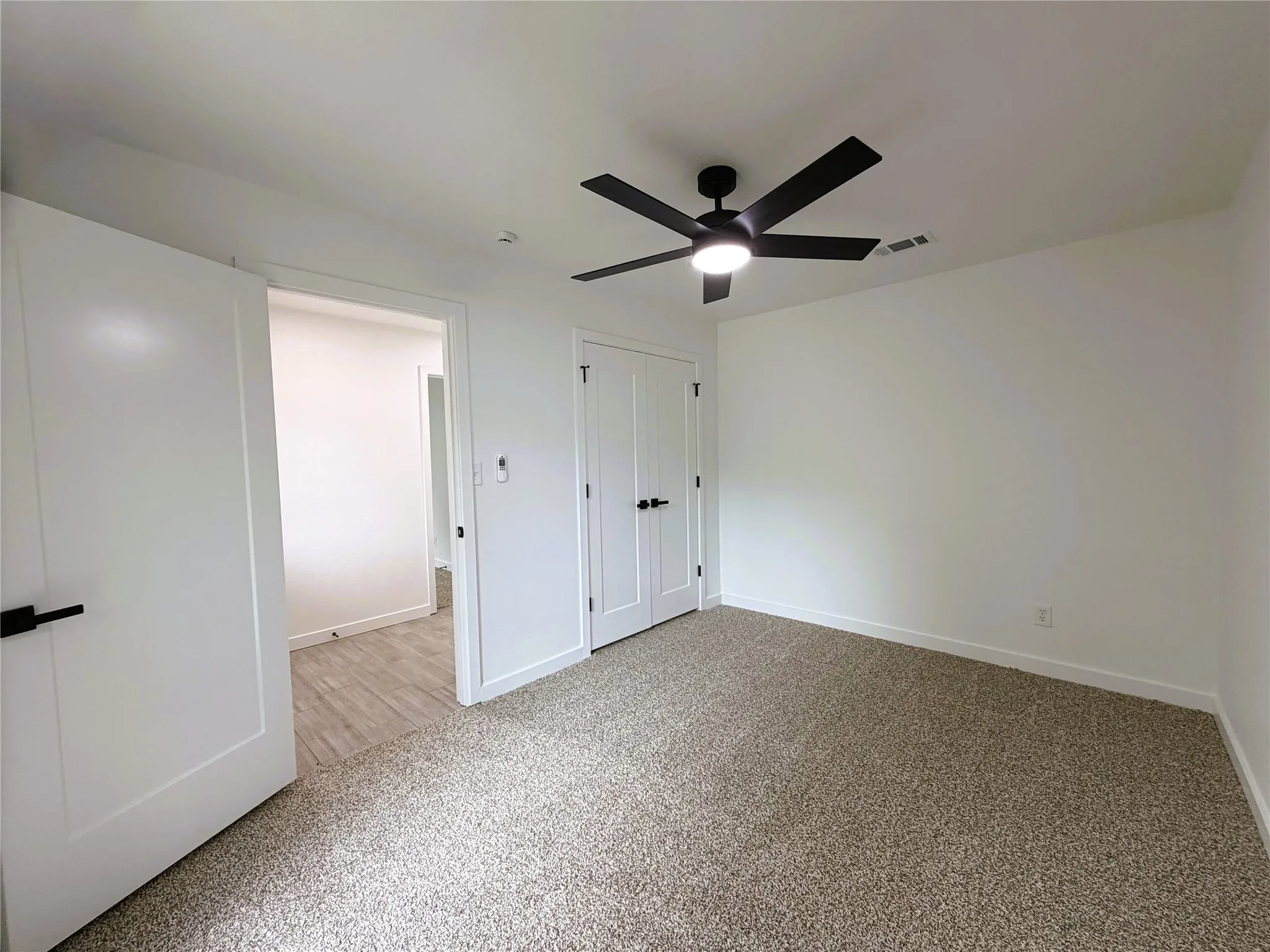 Single Family Residence For Sale in Tarrant County , 2933 Hunting Drive, Fort Worth, Texas 76119, 4 Bedroom, 2 Bathroom, 2 Garage spaces, 1,217 Sqft, built in 1976, mls#21382707, Real Estate Agent in Fort Worth, Homes For Sale in Tarrant county, Homes For Sale in Fort Worth, Realtor in Fort Worth Texas, Real Estate Brokerage Independent Realty Texas, Luminita Cordes Realtor