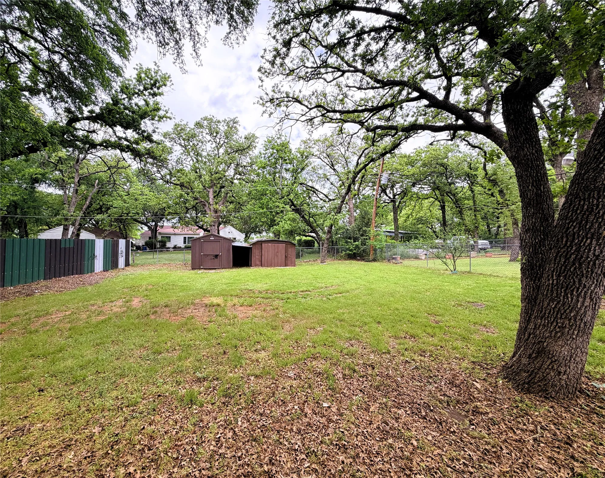 Single Family Residence For Sale in Tarrant County , 2933 Hunting Drive, Fort Worth, Texas 76119, 4 Bedroom, 2 Bathroom, 2 Garage spaces, 1,217 Sqft, built in 1976, mls#21382707, Real Estate Agent in Fort Worth, Homes For Sale in Tarrant county, Homes For Sale in Fort Worth, Realtor in Fort Worth Texas, Real Estate Brokerage Independent Realty Texas, Luminita Cordes Realtor