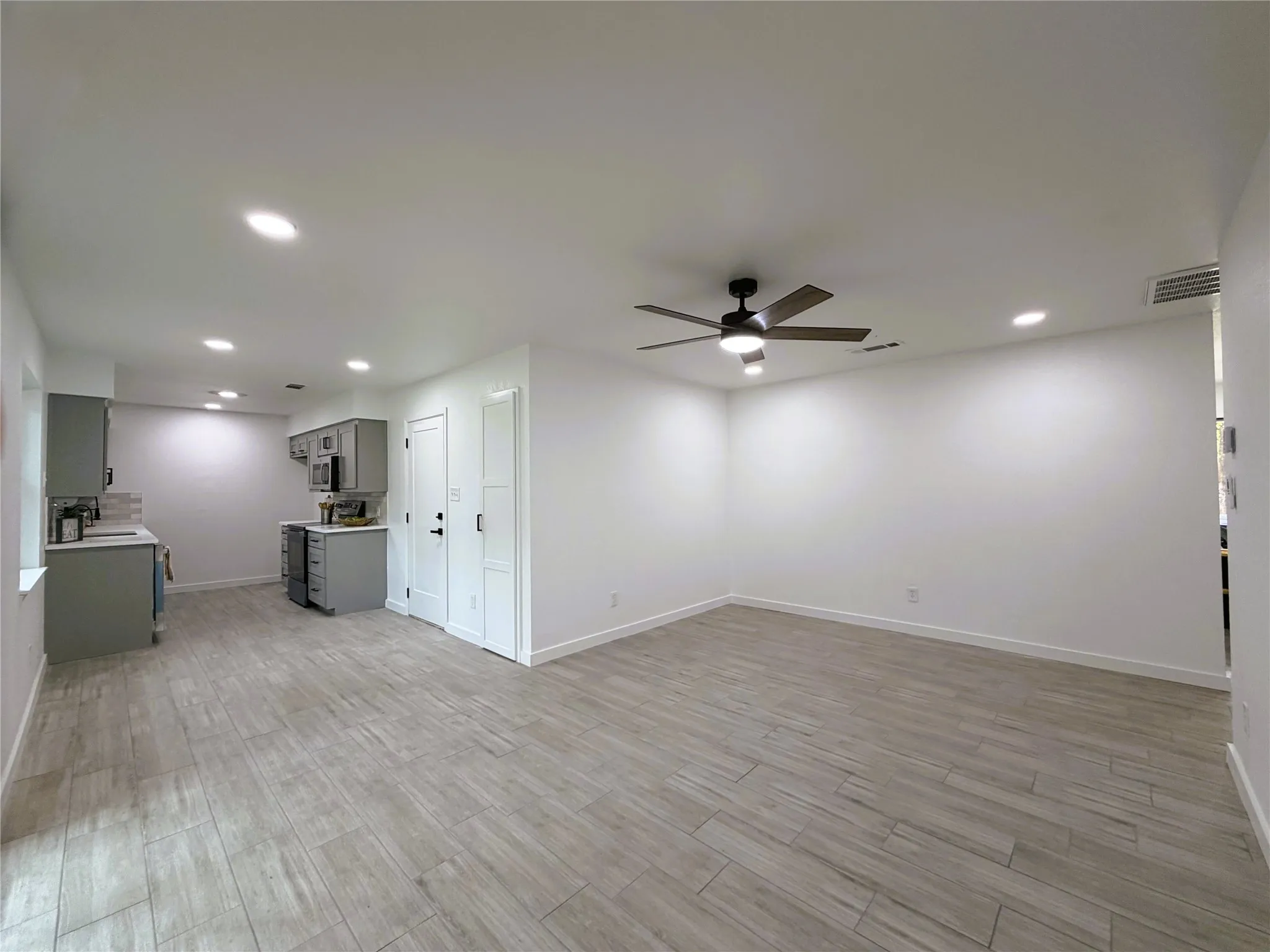 Single Family Residence For Sale in Tarrant County , 2933 Hunting Drive, Fort Worth, Texas 76119, 4 Bedroom, 2 Bathroom, 2 Garage spaces, 1,217 Sqft, built in 1976, mls#21382707, Real Estate Agent in Fort Worth, Homes For Sale in Tarrant county, Homes For Sale in Fort Worth, Realtor in Fort Worth Texas, Real Estate Brokerage Independent Realty Texas, Luminita Cordes Realtor
