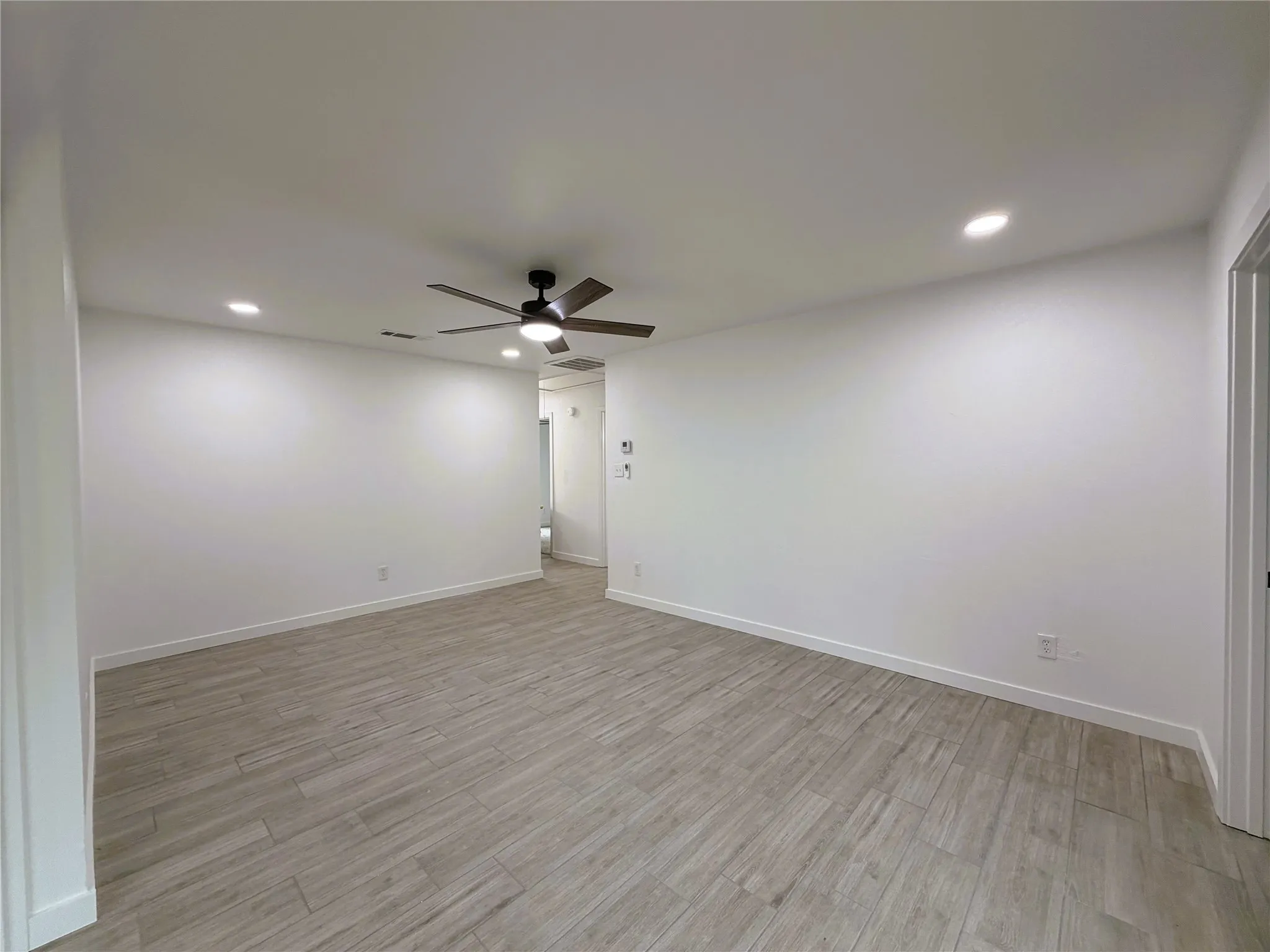 Single Family Residence For Sale in Tarrant County , 2933 Hunting Drive, Fort Worth, Texas 76119, 4 Bedroom, 2 Bathroom, 2 Garage spaces, 1,217 Sqft, built in 1976, mls#21382707, Real Estate Agent in Fort Worth, Homes For Sale in Tarrant county, Homes For Sale in Fort Worth, Realtor in Fort Worth Texas, Real Estate Brokerage Independent Realty Texas, Luminita Cordes Realtor