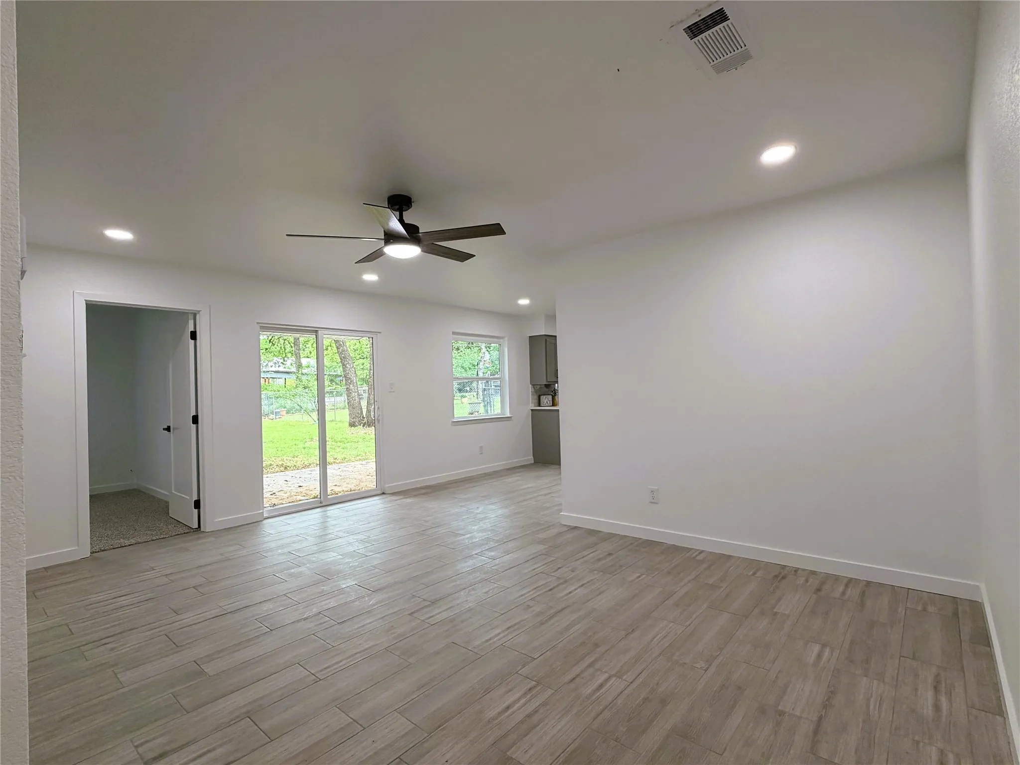 Single Family Residence For Sale in Tarrant County , 2933 Hunting Drive, Fort Worth, Texas 76119, 4 Bedroom, 2 Bathroom, 2 Garage spaces, 1,217 Sqft, built in 1976, mls#21382707, Real Estate Agent in Fort Worth, Homes For Sale in Tarrant county, Homes For Sale in Fort Worth, Realtor in Fort Worth Texas, Real Estate Brokerage Independent Realty Texas, Luminita Cordes Realtor