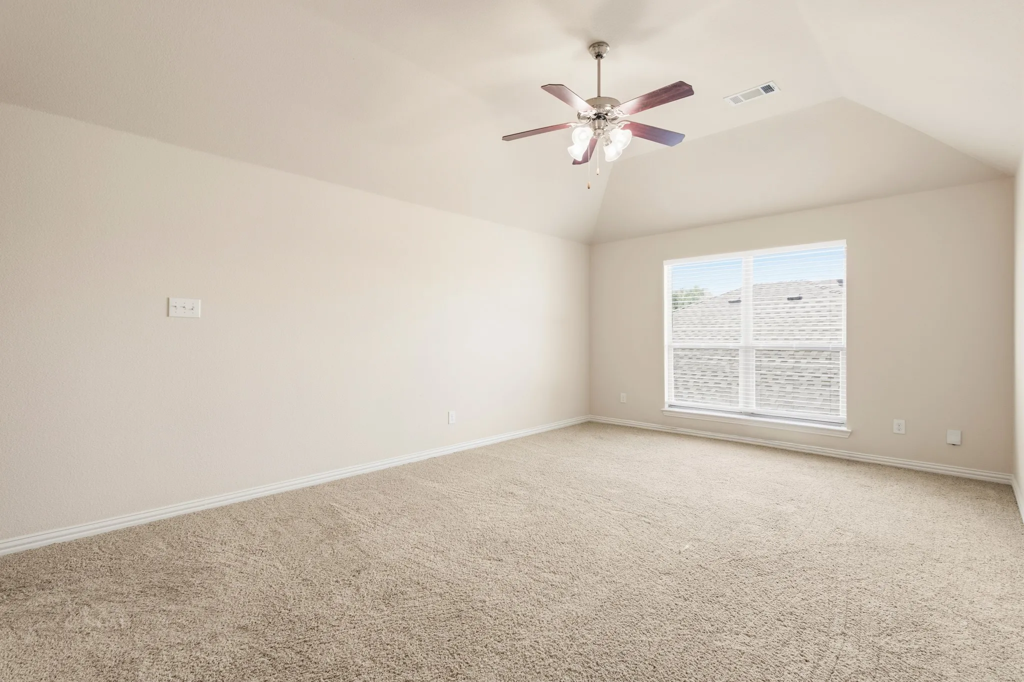 Single Family Residence For Rent in Tarrant County , 8224 Summerview Court, Fort Worth, Texas 76123, 4 Bedroom, 3 Bathroom, 2 Garage spaces, 2,818 Sqft, built in 2009, mls#21382708, Real Estate Agent in Fort Worth, Homes For Rent in Tarrant county, Homes For Rent in Fort Worth, Realtor in Fort Worth Texas, Real Estate Brokerage Independent Realty Texas, Luminita Cordes Realtor