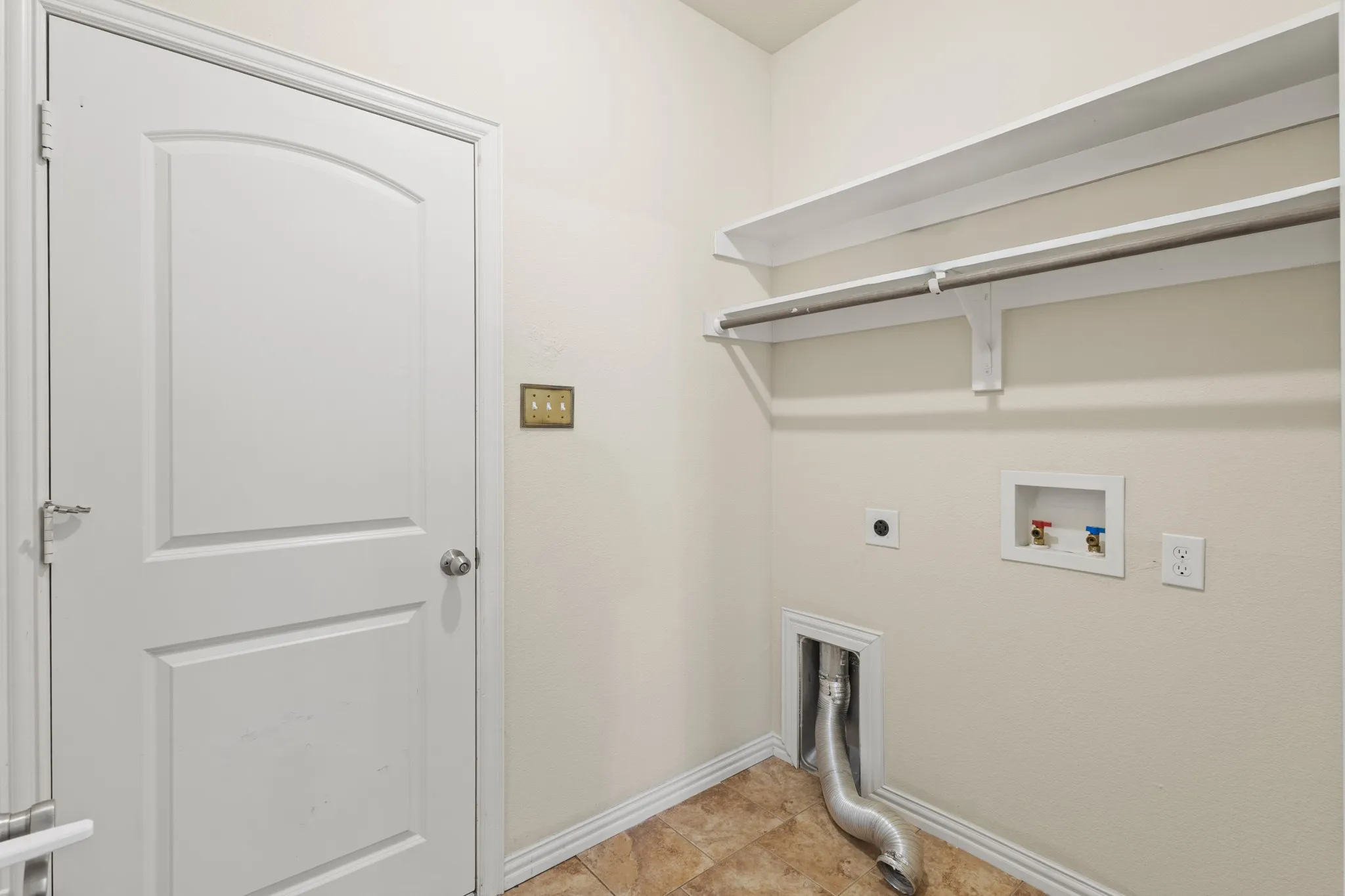 Single Family Residence For Rent in Tarrant County , 8224 Summerview Court, Fort Worth, Texas 76123, 4 Bedroom, 3 Bathroom, 2 Garage spaces, 2,818 Sqft, built in 2009, mls#21382708, Real Estate Agent in Fort Worth, Homes For Rent in Tarrant county, Homes For Rent in Fort Worth, Realtor in Fort Worth Texas, Real Estate Brokerage Independent Realty Texas, Luminita Cordes Realtor
