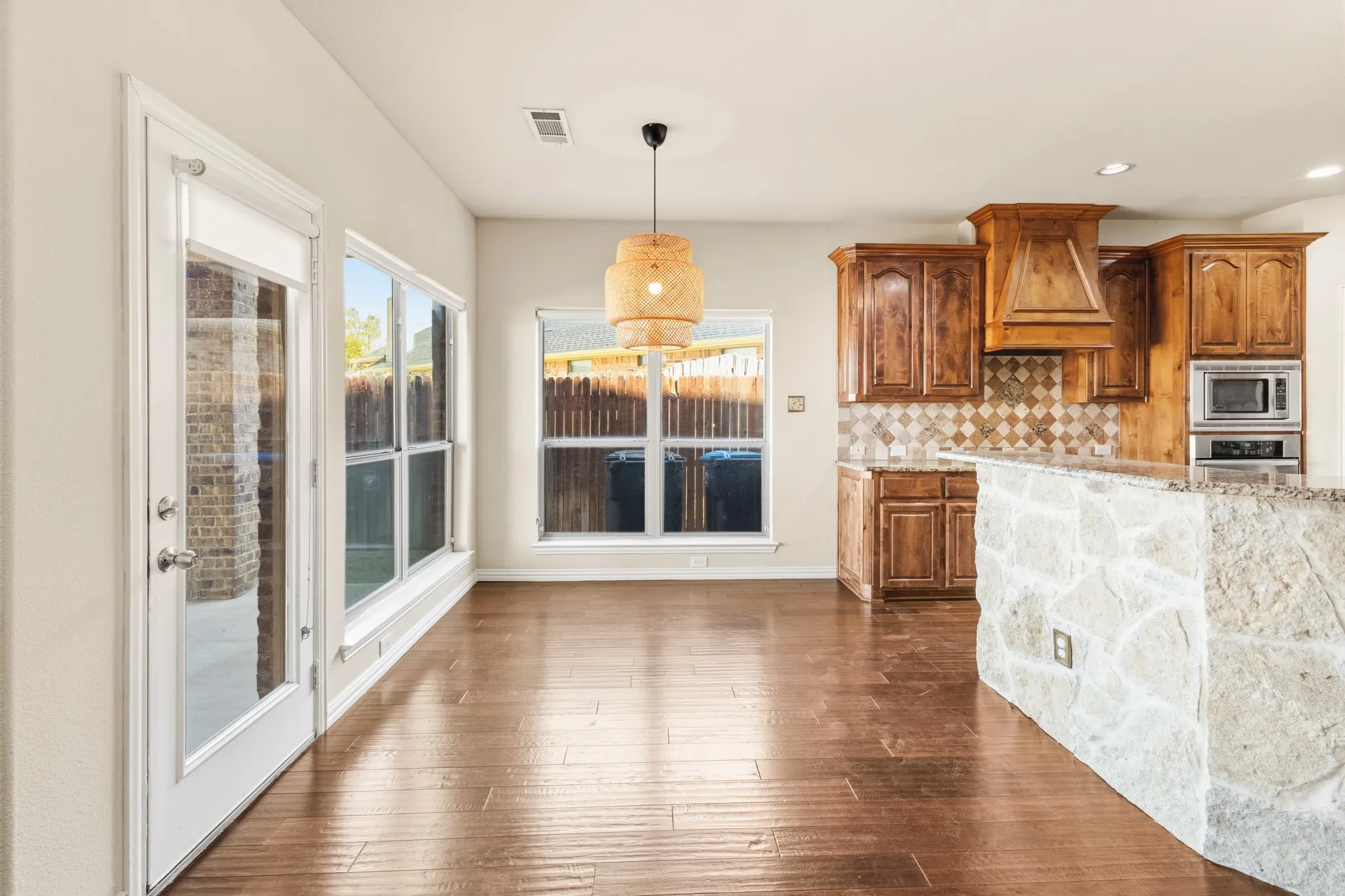 Single Family Residence For Rent in Tarrant County , 8224 Summerview Court, Fort Worth, Texas 76123, 4 Bedroom, 3 Bathroom, 2 Garage spaces, 2,818 Sqft, built in 2009, mls#21382708, Real Estate Agent in Fort Worth, Homes For Rent in Tarrant county, Homes For Rent in Fort Worth, Realtor in Fort Worth Texas, Real Estate Brokerage Independent Realty Texas, Luminita Cordes Realtor