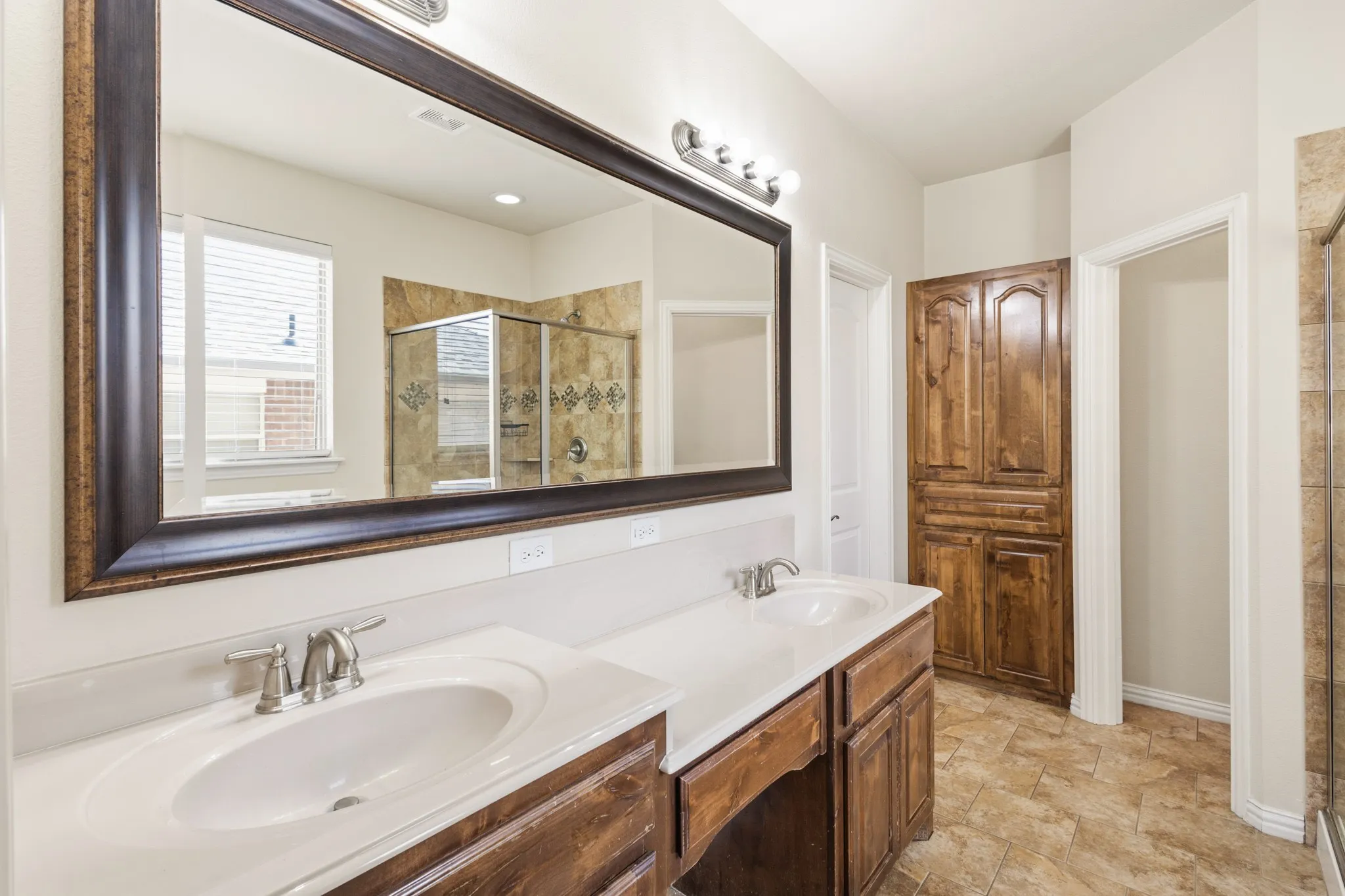 Single Family Residence For Rent in Tarrant County , 8224 Summerview Court, Fort Worth, Texas 76123, 4 Bedroom, 3 Bathroom, 2 Garage spaces, 2,818 Sqft, built in 2009, mls#21382708, Real Estate Agent in Fort Worth, Homes For Rent in Tarrant county, Homes For Rent in Fort Worth, Realtor in Fort Worth Texas, Real Estate Brokerage Independent Realty Texas, Luminita Cordes Realtor