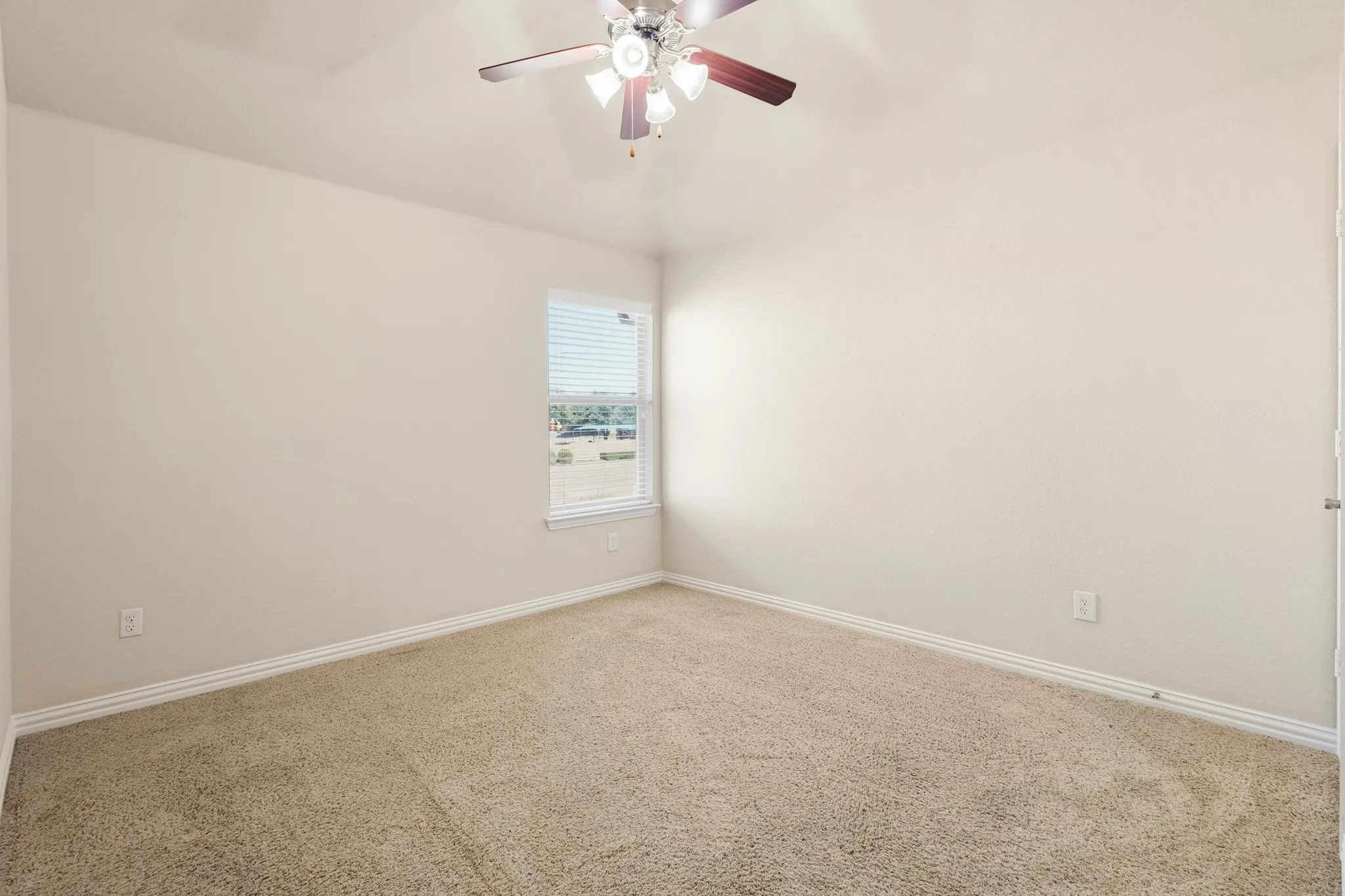 Single Family Residence For Rent in Tarrant County , 8224 Summerview Court, Fort Worth, Texas 76123, 4 Bedroom, 3 Bathroom, 2 Garage spaces, 2,818 Sqft, built in 2009, mls#21382708, Real Estate Agent in Fort Worth, Homes For Rent in Tarrant county, Homes For Rent in Fort Worth, Realtor in Fort Worth Texas, Real Estate Brokerage Independent Realty Texas, Luminita Cordes Realtor