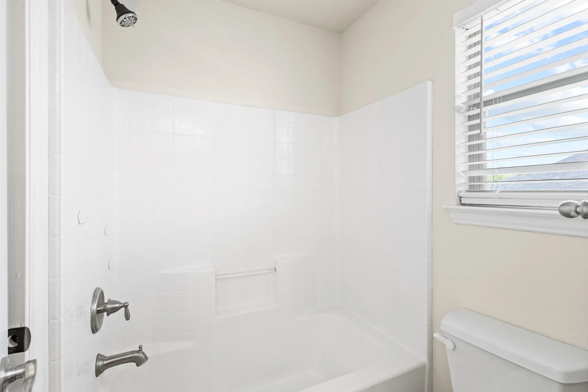 Single Family Residence For Rent in Tarrant County , 8224 Summerview Court, Fort Worth, Texas 76123, 4 Bedroom, 3 Bathroom, 2 Garage spaces, 2,818 Sqft, built in 2009, mls#21382708, Real Estate Agent in Fort Worth, Homes For Rent in Tarrant county, Homes For Rent in Fort Worth, Realtor in Fort Worth Texas, Real Estate Brokerage Independent Realty Texas, Luminita Cordes Realtor