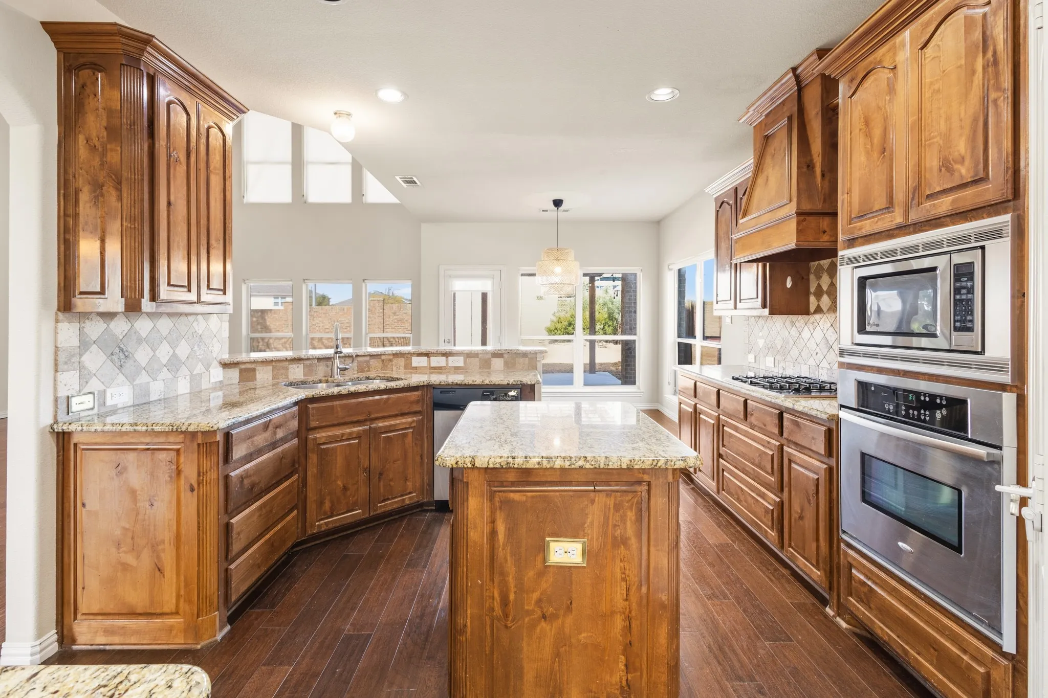 Single Family Residence For Rent in Tarrant County , 8224 Summerview Court, Fort Worth, Texas 76123, 4 Bedroom, 3 Bathroom, 2 Garage spaces, 2,818 Sqft, built in 2009, mls#21382708, Real Estate Agent in Fort Worth, Homes For Rent in Tarrant county, Homes For Rent in Fort Worth, Realtor in Fort Worth Texas, Real Estate Brokerage Independent Realty Texas, Luminita Cordes Realtor
