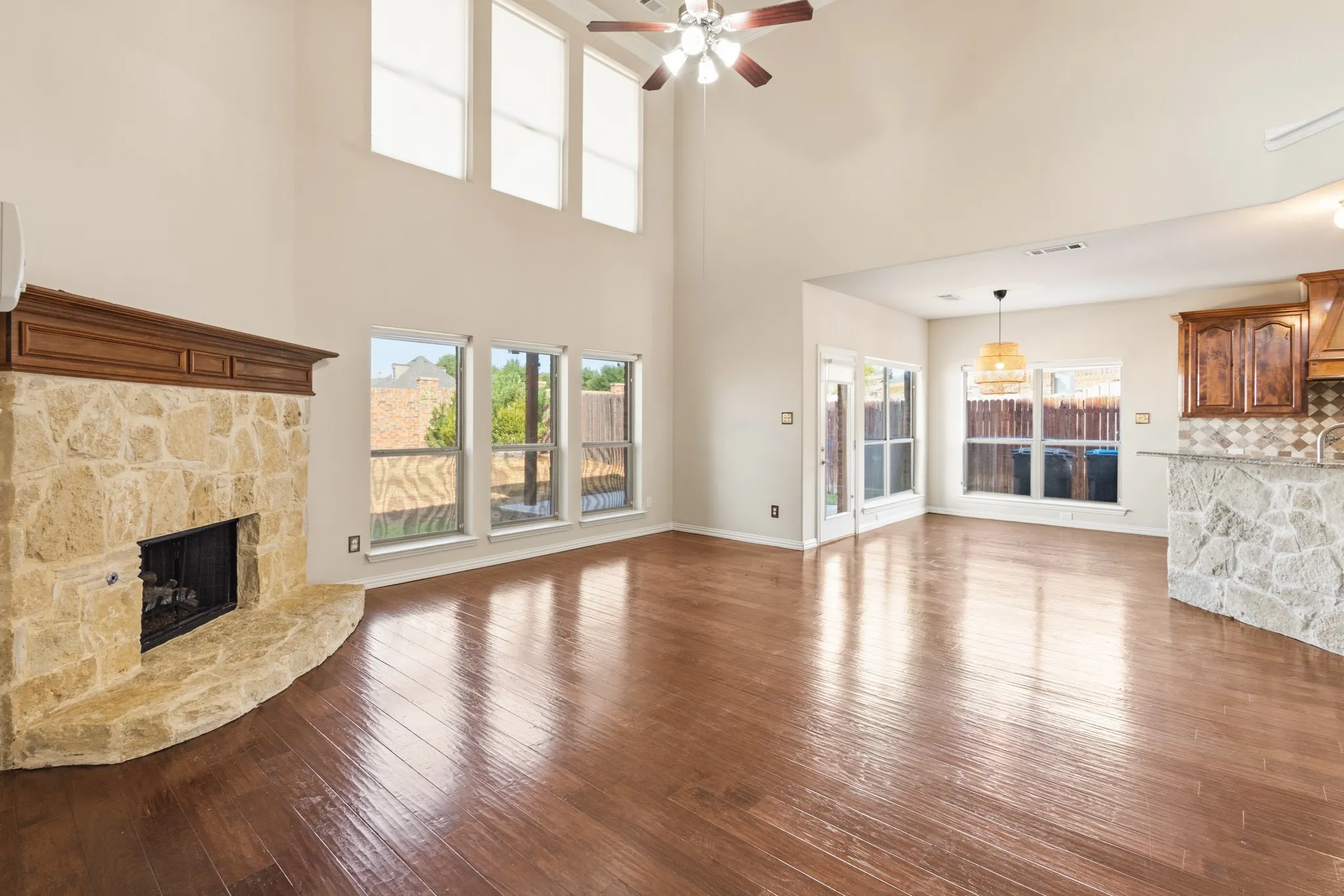 Single Family Residence For Rent in Tarrant County , 8224 Summerview Court, Fort Worth, Texas 76123, 4 Bedroom, 3 Bathroom, 2 Garage spaces, 2,818 Sqft, built in 2009, mls#21382708, Real Estate Agent in Fort Worth, Homes For Rent in Tarrant county, Homes For Rent in Fort Worth, Realtor in Fort Worth Texas, Real Estate Brokerage Independent Realty Texas, Luminita Cordes Realtor