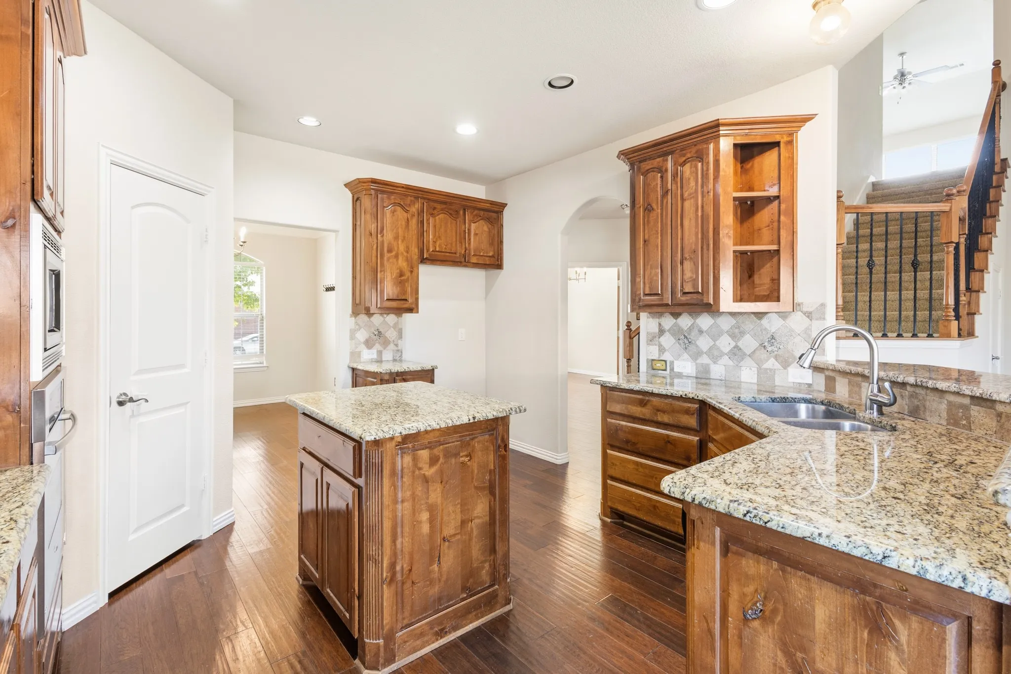 Single Family Residence For Rent in Tarrant County , 8224 Summerview Court, Fort Worth, Texas 76123, 4 Bedroom, 3 Bathroom, 2 Garage spaces, 2,818 Sqft, built in 2009, mls#21382708, Real Estate Agent in Fort Worth, Homes For Rent in Tarrant county, Homes For Rent in Fort Worth, Realtor in Fort Worth Texas, Real Estate Brokerage Independent Realty Texas, Luminita Cordes Realtor