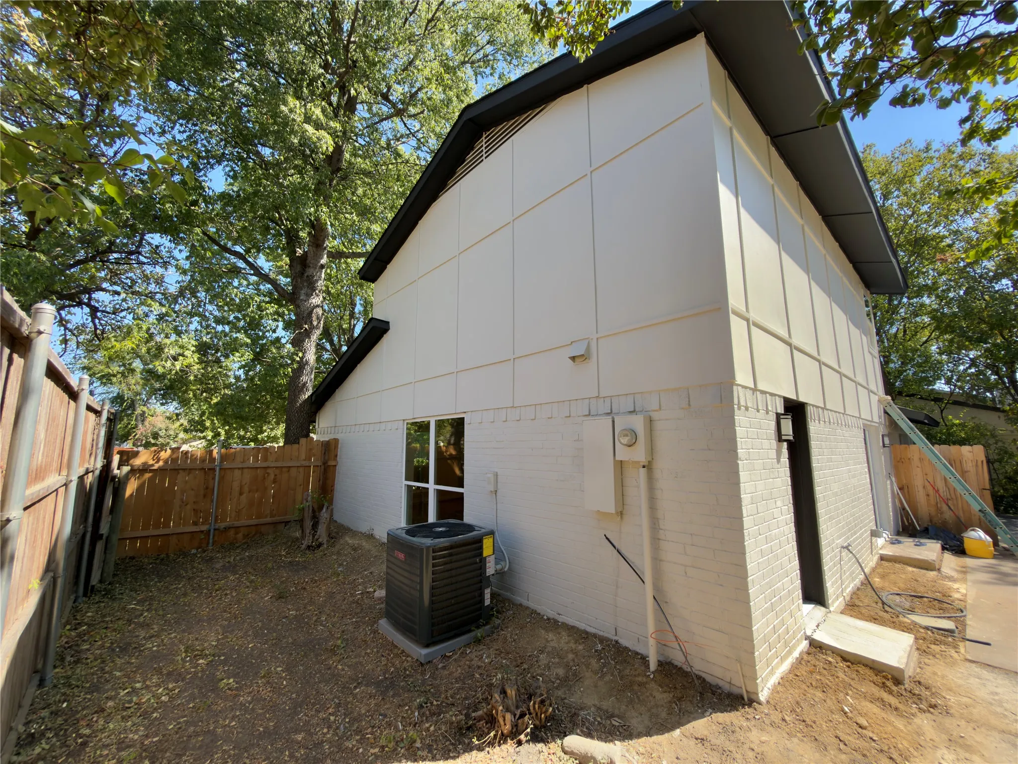 Single Family Residence For Sale in Dallas County , 1834 Caldwell, Garland, Texas 75041, 4 Bedroom, 3 Bathroom, 1 Garage spaces, 1,680 Sqft, built in 1977, mls#21380891, Real Estate Agent in Garland, Homes For Sale in Dallas county, Homes For Sale in Garland, Realtor in Garland Texas, Real Estate Brokerage Independent Realty Texas, Luminita Cordes Realtor