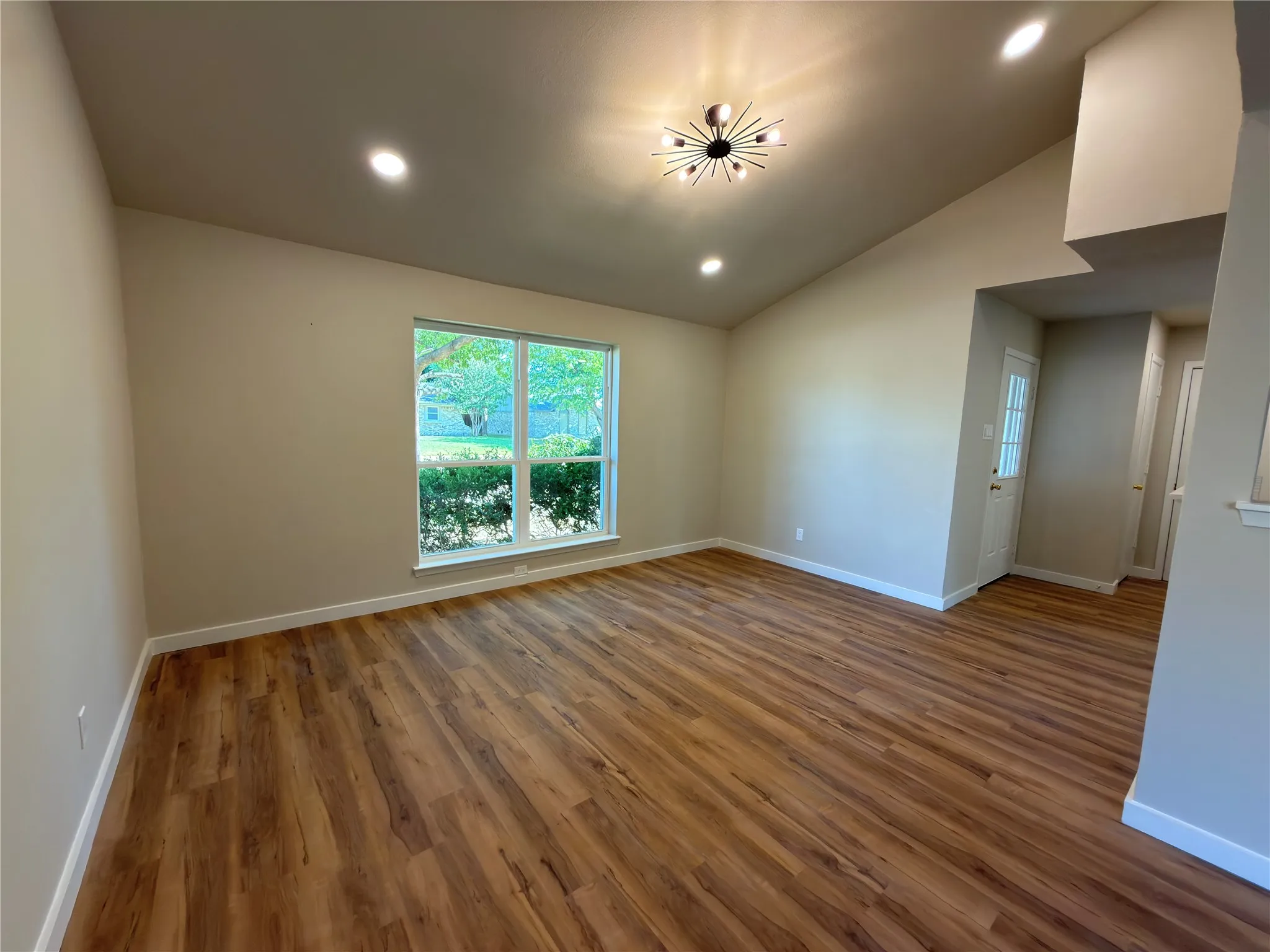 Single Family Residence For Sale in Dallas County , 1834 Caldwell, Garland, Texas 75041, 4 Bedroom, 3 Bathroom, 1 Garage spaces, 1,680 Sqft, built in 1977, mls#21380891, Real Estate Agent in Garland, Homes For Sale in Dallas county, Homes For Sale in Garland, Realtor in Garland Texas, Real Estate Brokerage Independent Realty Texas, Luminita Cordes Realtor