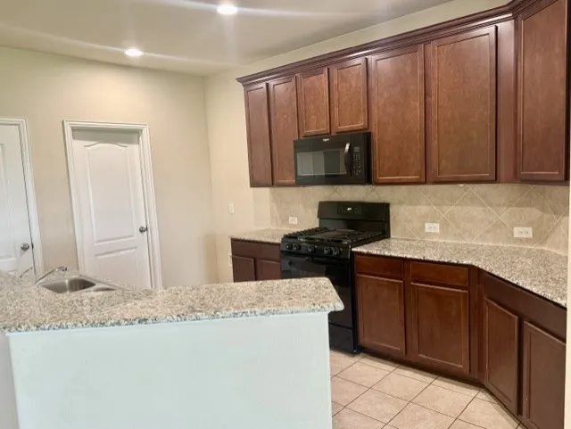 Single Family Residence For Rent in Denton County , 917 Bird Creek Drive, Little Elm, Texas 75068, 3 Bedroom, 2 Bathroom, 2 Garage spaces, 1,713 Sqft, built in 2017, mls#21382714, Real Estate Agent in Little Elm, Homes For Rent in Denton county, Homes For Rent in Little Elm, Realtor in Little Elm Texas, Real Estate Brokerage Independent Realty Texas, Luminita Cordes Realtor