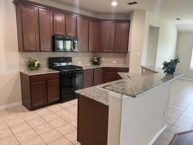 Single Family Residence For Rent in Denton County , 917 Bird Creek Drive, Little Elm, Texas 75068, 3 Bedroom, 2 Bathroom, 2 Garage spaces, 1,713 Sqft, built in 2017, mls#21382714, Real Estate Agent in Little Elm, Homes For Rent in Denton county, Homes For Rent in Little Elm, Realtor in Little Elm Texas, Real Estate Brokerage Independent Realty Texas, Luminita Cordes Realtor
