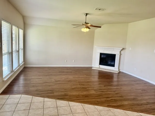 Single Family Residence For Rent in Denton County , 917 Bird Creek Drive, Little Elm, Texas 75068, 3 Bedroom, 2 Bathroom, 2 Garage spaces, 1,713 Sqft, built in 2017, mls#21382714, Real Estate Agent in Little Elm, Homes For Rent in Denton county, Homes For Rent in Little Elm, Realtor in Little Elm Texas, Real Estate Brokerage Independent Realty Texas, Luminita Cordes Realtor