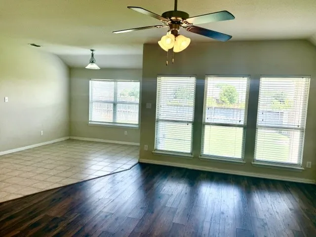 Single Family Residence For Rent in Denton County , 917 Bird Creek Drive, Little Elm, Texas 75068, 3 Bedroom, 2 Bathroom, 2 Garage spaces, 1,713 Sqft, built in 2017, mls#21382714, Real Estate Agent in Little Elm, Homes For Rent in Denton county, Homes For Rent in Little Elm, Realtor in Little Elm Texas, Real Estate Brokerage Independent Realty Texas, Luminita Cordes Realtor