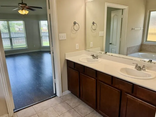 Single Family Residence For Rent in Denton County , 917 Bird Creek Drive, Little Elm, Texas 75068, 3 Bedroom, 2 Bathroom, 2 Garage spaces, 1,713 Sqft, built in 2017, mls#21382714, Real Estate Agent in Little Elm, Homes For Rent in Denton county, Homes For Rent in Little Elm, Realtor in Little Elm Texas, Real Estate Brokerage Independent Realty Texas, Luminita Cordes Realtor