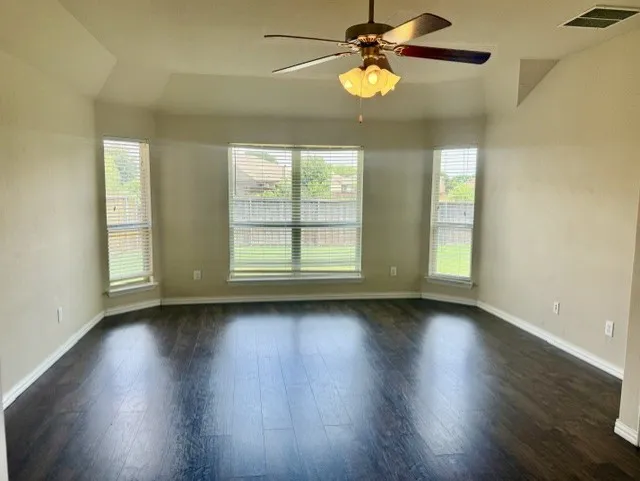 Single Family Residence For Rent in Denton County , 917 Bird Creek Drive, Little Elm, Texas 75068, 3 Bedroom, 2 Bathroom, 2 Garage spaces, 1,713 Sqft, built in 2017, mls#21382714, Real Estate Agent in Little Elm, Homes For Rent in Denton county, Homes For Rent in Little Elm, Realtor in Little Elm Texas, Real Estate Brokerage Independent Realty Texas, Luminita Cordes Realtor