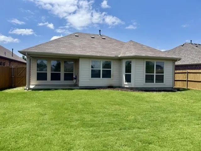 Single Family Residence For Rent in Denton County , 917 Bird Creek Drive, Little Elm, Texas 75068, 3 Bedroom, 2 Bathroom, 2 Garage spaces, 1,713 Sqft, built in 2017, mls#21382714, Real Estate Agent in Little Elm, Homes For Rent in Denton county, Homes For Rent in Little Elm, Realtor in Little Elm Texas, Real Estate Brokerage Independent Realty Texas, Luminita Cordes Realtor