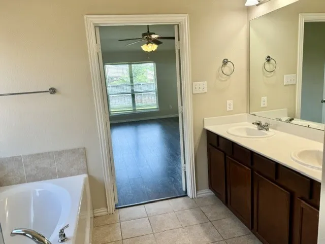 Single Family Residence For Rent in Denton County , 917 Bird Creek Drive, Little Elm, Texas 75068, 3 Bedroom, 2 Bathroom, 2 Garage spaces, 1,713 Sqft, built in 2017, mls#21382714, Real Estate Agent in Little Elm, Homes For Rent in Denton county, Homes For Rent in Little Elm, Realtor in Little Elm Texas, Real Estate Brokerage Independent Realty Texas, Luminita Cordes Realtor