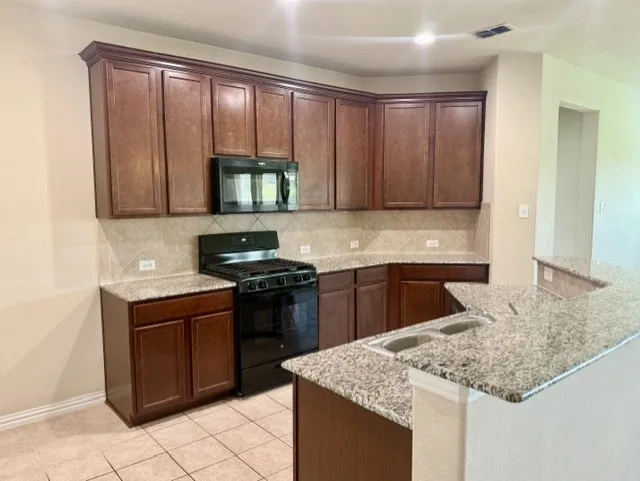Single Family Residence For Rent in Denton County , 917 Bird Creek Drive, Little Elm, Texas 75068, 3 Bedroom, 2 Bathroom, 2 Garage spaces, 1,713 Sqft, built in 2017, mls#21382714, Real Estate Agent in Little Elm, Homes For Rent in Denton county, Homes For Rent in Little Elm, Realtor in Little Elm Texas, Real Estate Brokerage Independent Realty Texas, Luminita Cordes Realtor