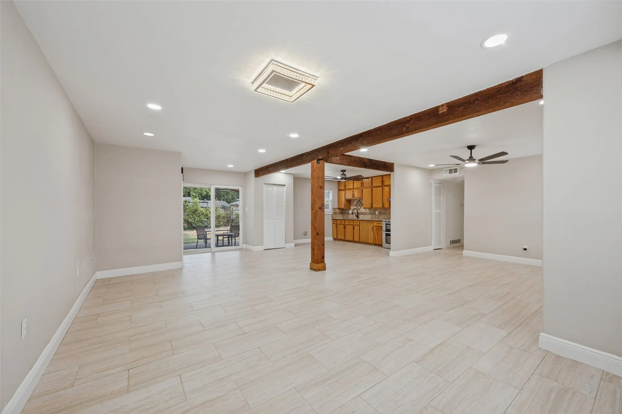Single Family Residence For Sale in Tarrant County , 3584 Regal Road, Fort Worth, Texas 76111, 3 Bedroom, 2 Bathroom, Garage spaces, 1,174 Sqft, built in 1960, mls#21381322, Real Estate Agent in Fort Worth, Homes For Sale in Tarrant county, Homes For Sale in Fort Worth, Realtor in Fort Worth Texas, Real Estate Brokerage Independent Realty Texas, Luminita Cordes Realtor
