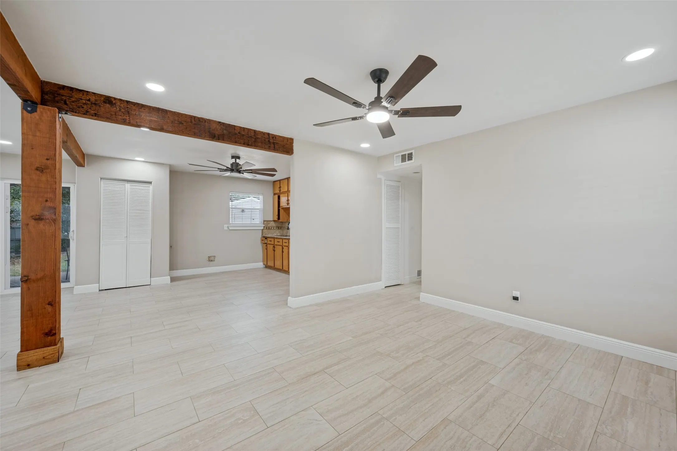 Single Family Residence For Sale in Tarrant County , 3584 Regal Road, Fort Worth, Texas 76111, 3 Bedroom, 2 Bathroom, Garage spaces, 1,174 Sqft, built in 1960, mls#21381322, Real Estate Agent in Fort Worth, Homes For Sale in Tarrant county, Homes For Sale in Fort Worth, Realtor in Fort Worth Texas, Real Estate Brokerage Independent Realty Texas, Luminita Cordes Realtor