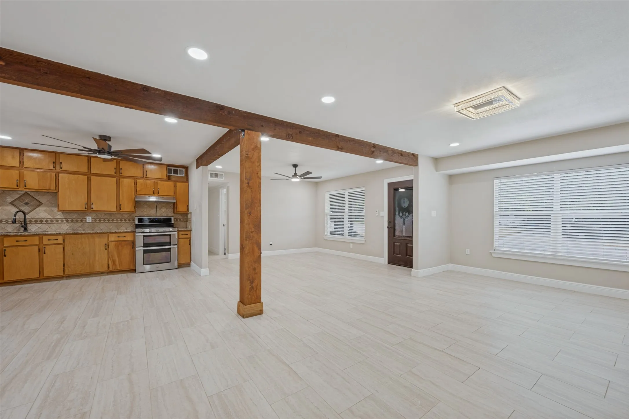 Single Family Residence For Sale in Tarrant County , 3584 Regal Road, Fort Worth, Texas 76111, 3 Bedroom, 2 Bathroom, Garage spaces, 1,174 Sqft, built in 1960, mls#21381322, Real Estate Agent in Fort Worth, Homes For Sale in Tarrant county, Homes For Sale in Fort Worth, Realtor in Fort Worth Texas, Real Estate Brokerage Independent Realty Texas, Luminita Cordes Realtor
