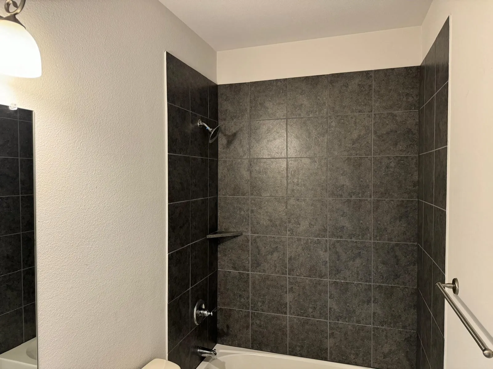 Bathroom featuring tiled shower / bath combo