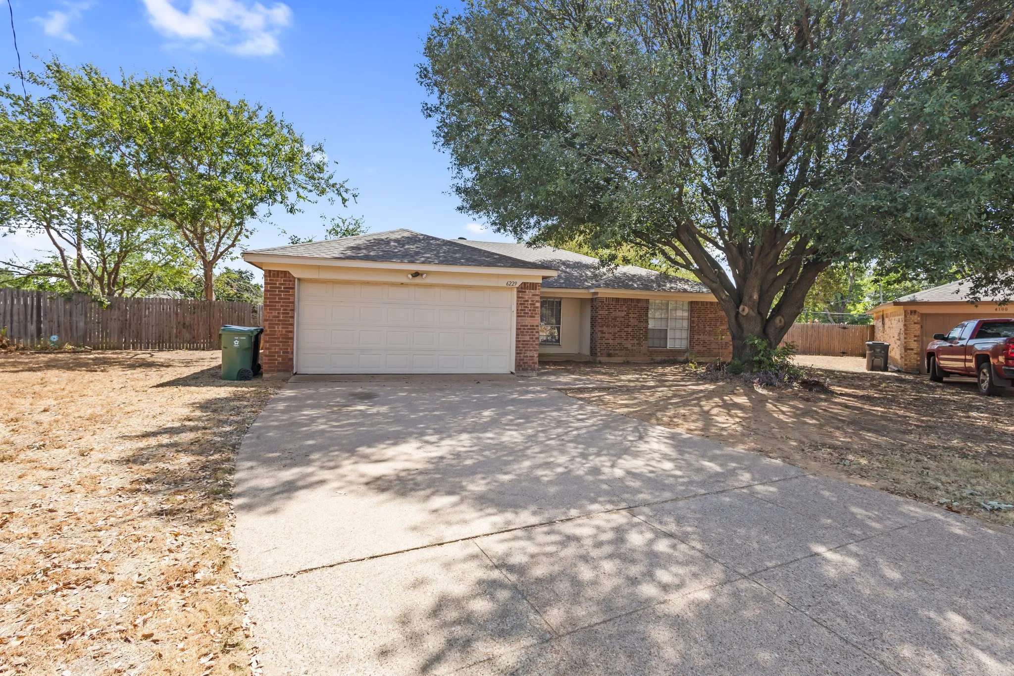 Single Family Residence For Rent in Tarrant County , 6229 Maple Springs Drive, Arlington, Texas 76001, 3 Bedroom, 2 Bathroom, 2 Garage spaces, 1,798 Sqft, built in 1983, mls#21382730, Real Estate Agent in Arlington, Homes For Rent in Tarrant county, Homes For Rent in Arlington, Realtor in Arlington Texas, Real Estate Brokerage Independent Realty Texas, Luminita Cordes Realtor