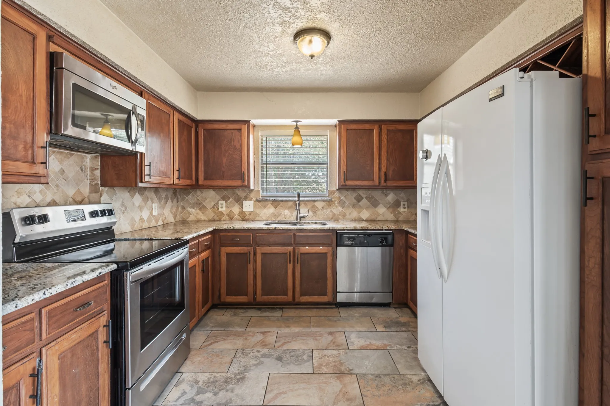 Single Family Residence For Rent in Tarrant County , 6229 Maple Springs Drive, Arlington, Texas 76001, 3 Bedroom, 2 Bathroom, 2 Garage spaces, 1,798 Sqft, built in 1983, mls#21382730, Real Estate Agent in Arlington, Homes For Rent in Tarrant county, Homes For Rent in Arlington, Realtor in Arlington Texas, Real Estate Brokerage Independent Realty Texas, Luminita Cordes Realtor