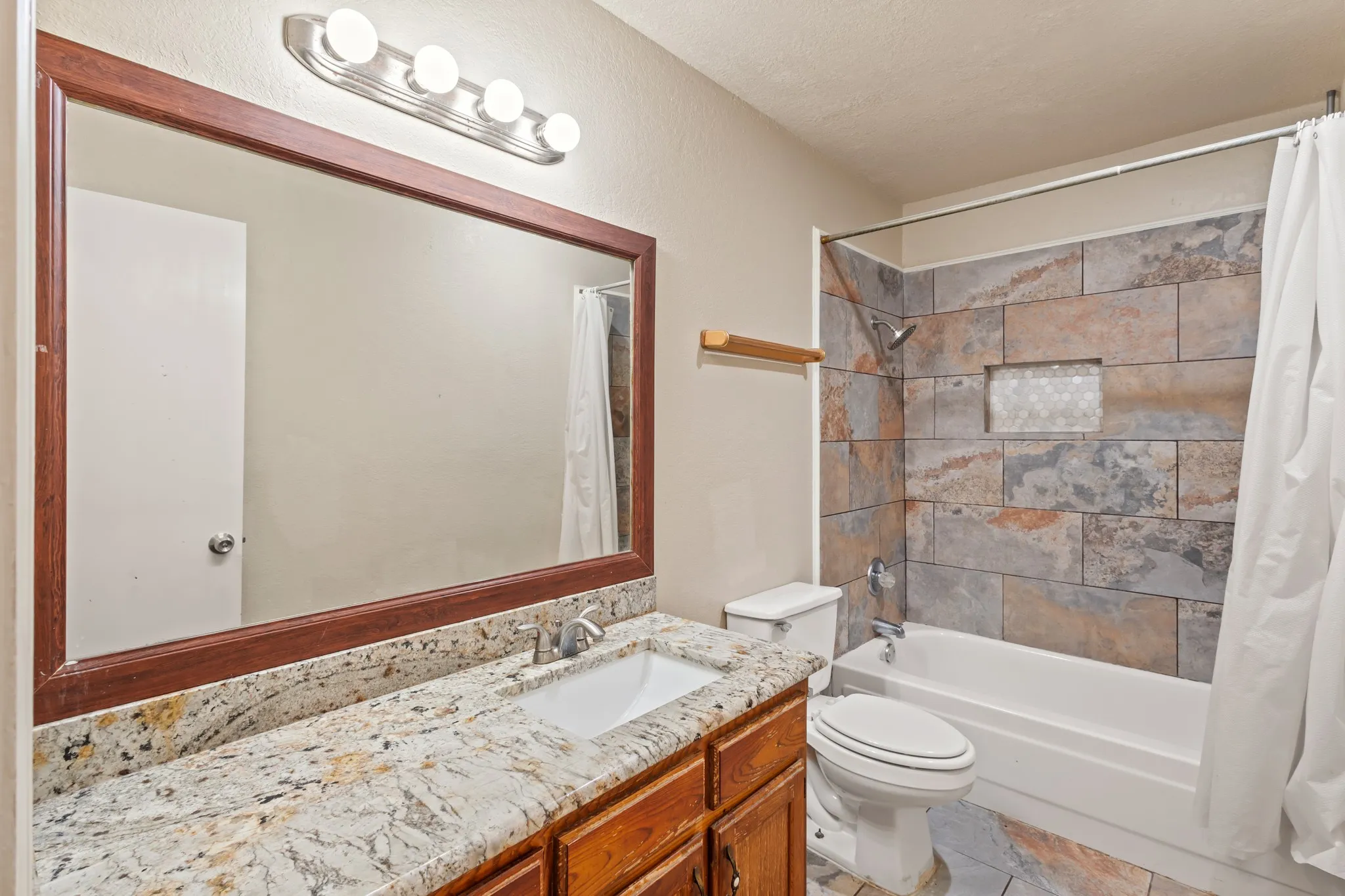Single Family Residence For Rent in Tarrant County , 6229 Maple Springs Drive, Arlington, Texas 76001, 3 Bedroom, 2 Bathroom, 2 Garage spaces, 1,798 Sqft, built in 1983, mls#21382730, Real Estate Agent in Arlington, Homes For Rent in Tarrant county, Homes For Rent in Arlington, Realtor in Arlington Texas, Real Estate Brokerage Independent Realty Texas, Luminita Cordes Realtor