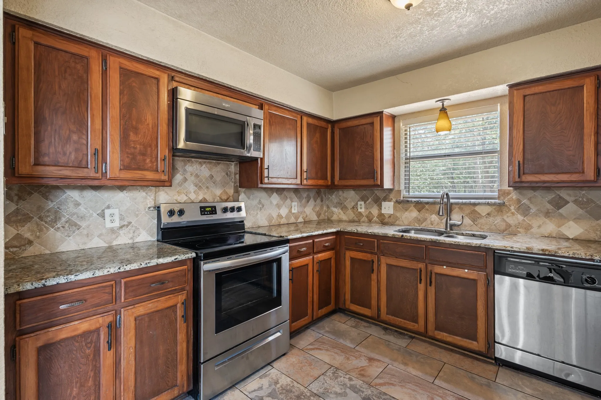 Single Family Residence For Rent in Tarrant County , 6229 Maple Springs Drive, Arlington, Texas 76001, 3 Bedroom, 2 Bathroom, 2 Garage spaces, 1,798 Sqft, built in 1983, mls#21382730, Real Estate Agent in Arlington, Homes For Rent in Tarrant county, Homes For Rent in Arlington, Realtor in Arlington Texas, Real Estate Brokerage Independent Realty Texas, Luminita Cordes Realtor