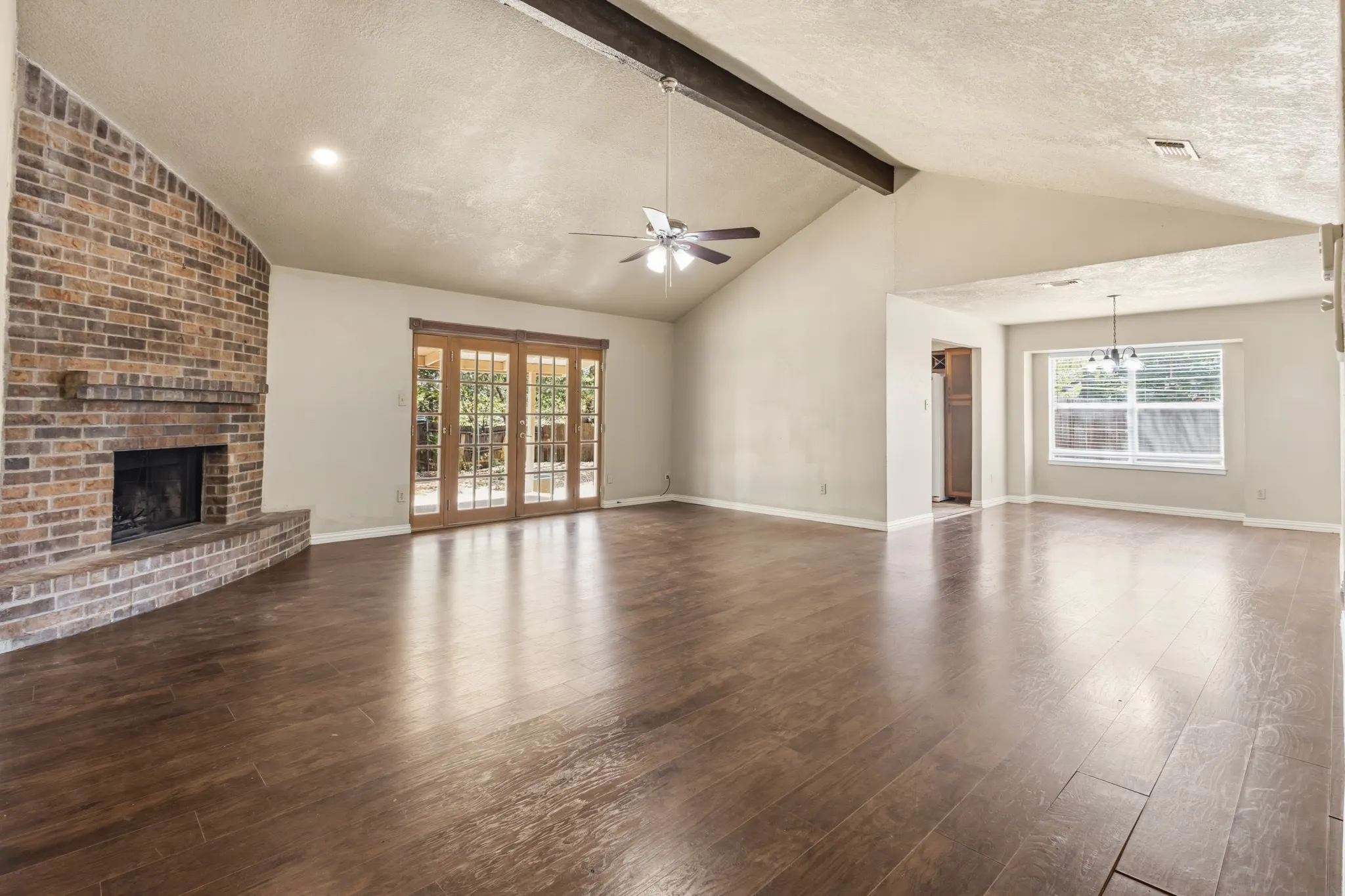 Single Family Residence For Rent in Tarrant County , 6229 Maple Springs Drive, Arlington, Texas 76001, 3 Bedroom, 2 Bathroom, 2 Garage spaces, 1,798 Sqft, built in 1983, mls#21382730, Real Estate Agent in Arlington, Homes For Rent in Tarrant county, Homes For Rent in Arlington, Realtor in Arlington Texas, Real Estate Brokerage Independent Realty Texas, Luminita Cordes Realtor