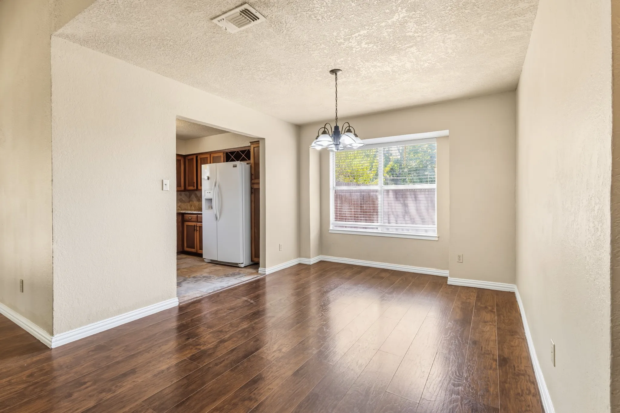 Single Family Residence For Rent in Tarrant County , 6229 Maple Springs Drive, Arlington, Texas 76001, 3 Bedroom, 2 Bathroom, 2 Garage spaces, 1,798 Sqft, built in 1983, mls#21382730, Real Estate Agent in Arlington, Homes For Rent in Tarrant county, Homes For Rent in Arlington, Realtor in Arlington Texas, Real Estate Brokerage Independent Realty Texas, Luminita Cordes Realtor