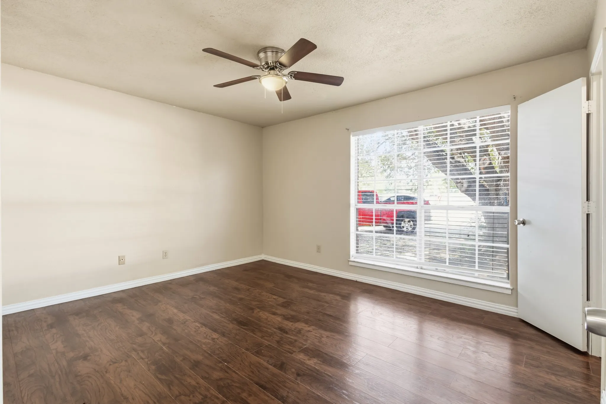 Single Family Residence For Rent in Tarrant County , 6229 Maple Springs Drive, Arlington, Texas 76001, 3 Bedroom, 2 Bathroom, 2 Garage spaces, 1,798 Sqft, built in 1983, mls#21382730, Real Estate Agent in Arlington, Homes For Rent in Tarrant county, Homes For Rent in Arlington, Realtor in Arlington Texas, Real Estate Brokerage Independent Realty Texas, Luminita Cordes Realtor